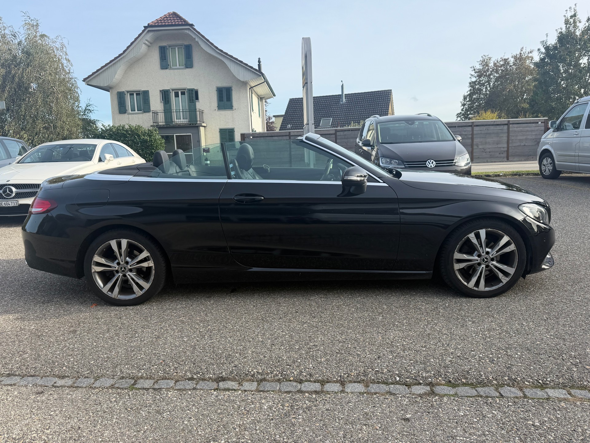 MERCEDES-BENZ C 220 d Cabriolet AMG Line 4Matic 9G-Tronic-image-2
