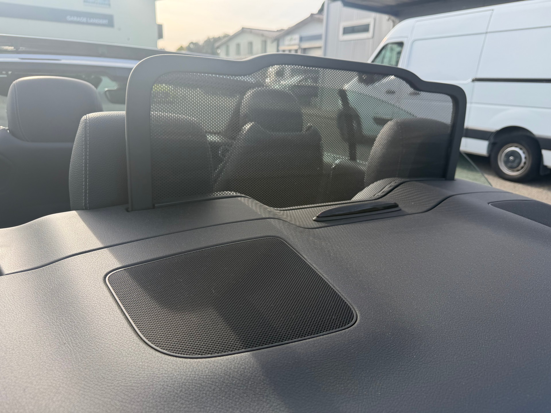 MERCEDES-BENZ C 220 d Cabriolet AMG Line 4Matic 9G-Tronic-image-9