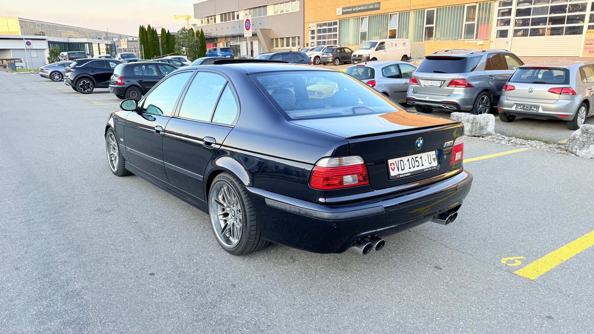 BMW M5-image-4