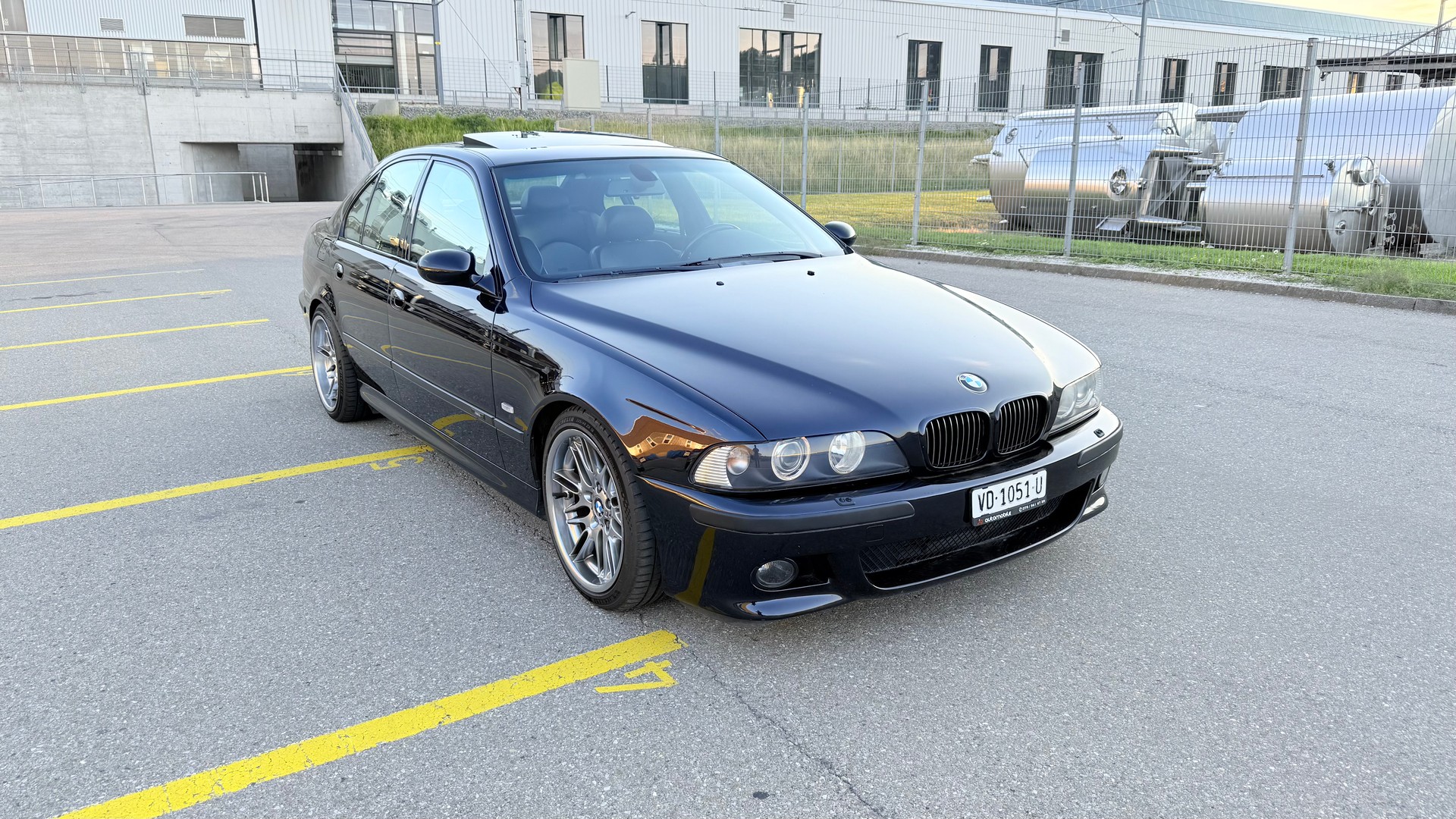 BMW M5-image-0
