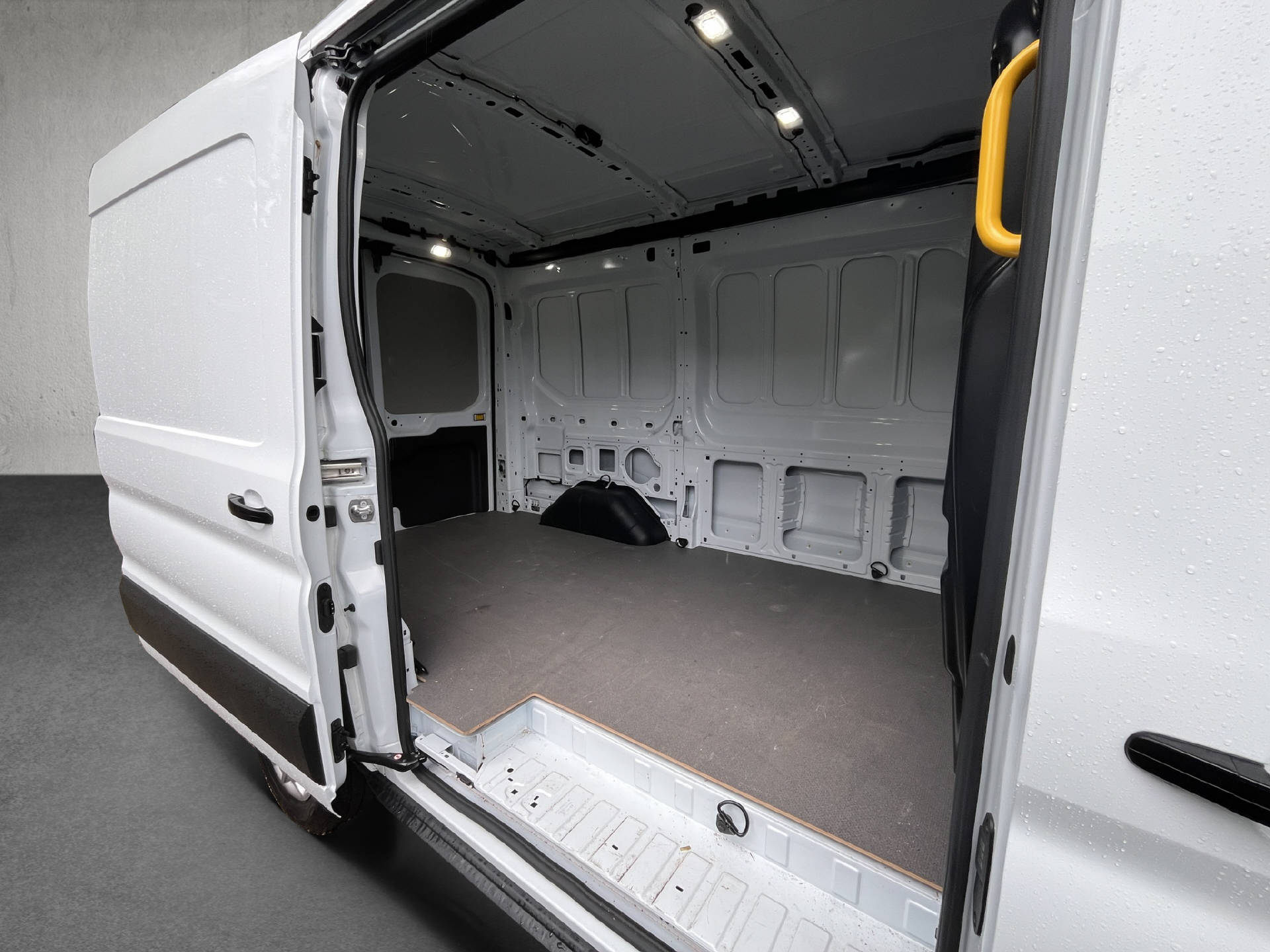 FORD E-Transit Van 350 L2H2 67kWh Trend-image-13