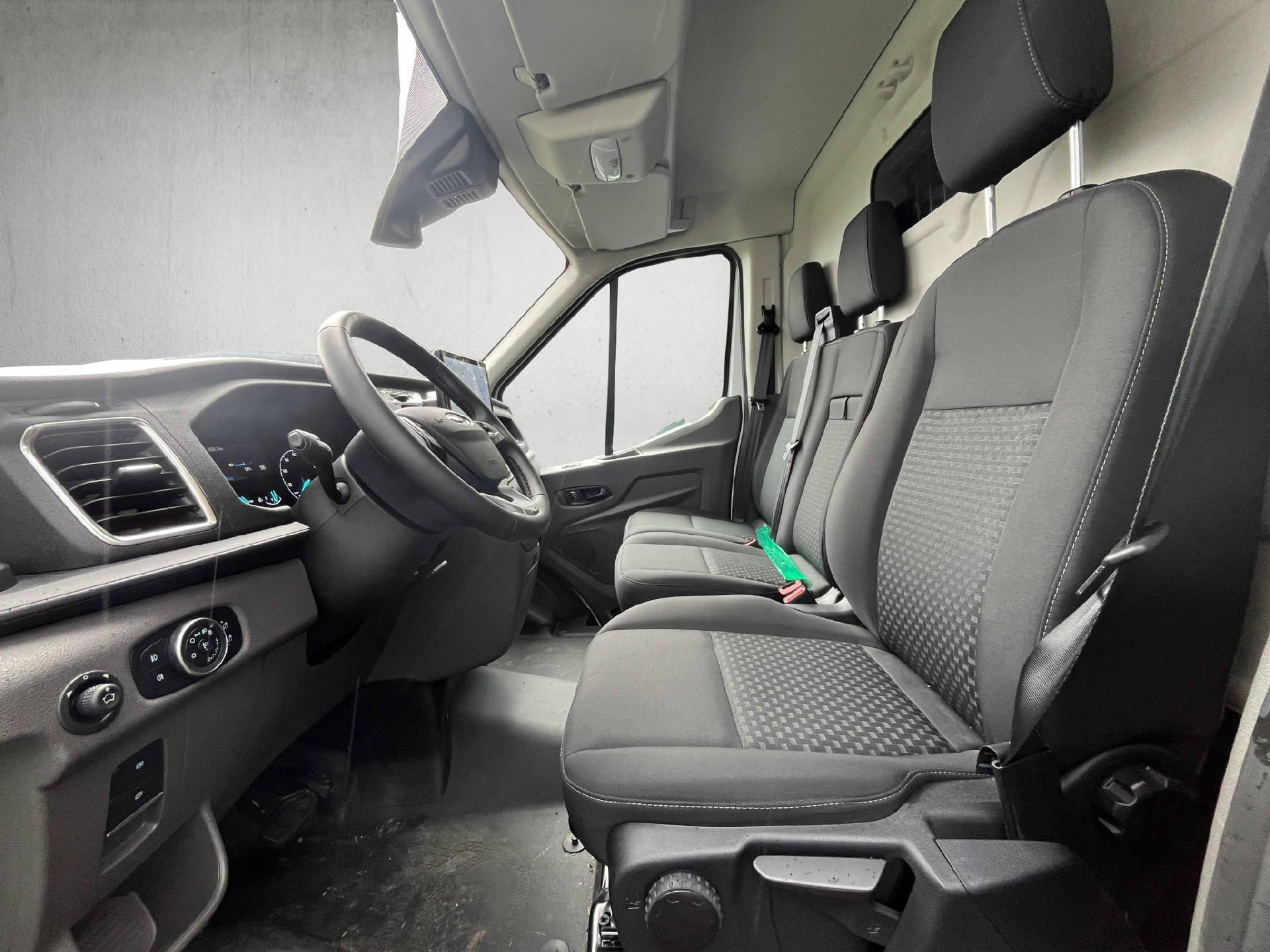 FORD E-Transit Van 350 L2H2 67kWh Trend-image-24