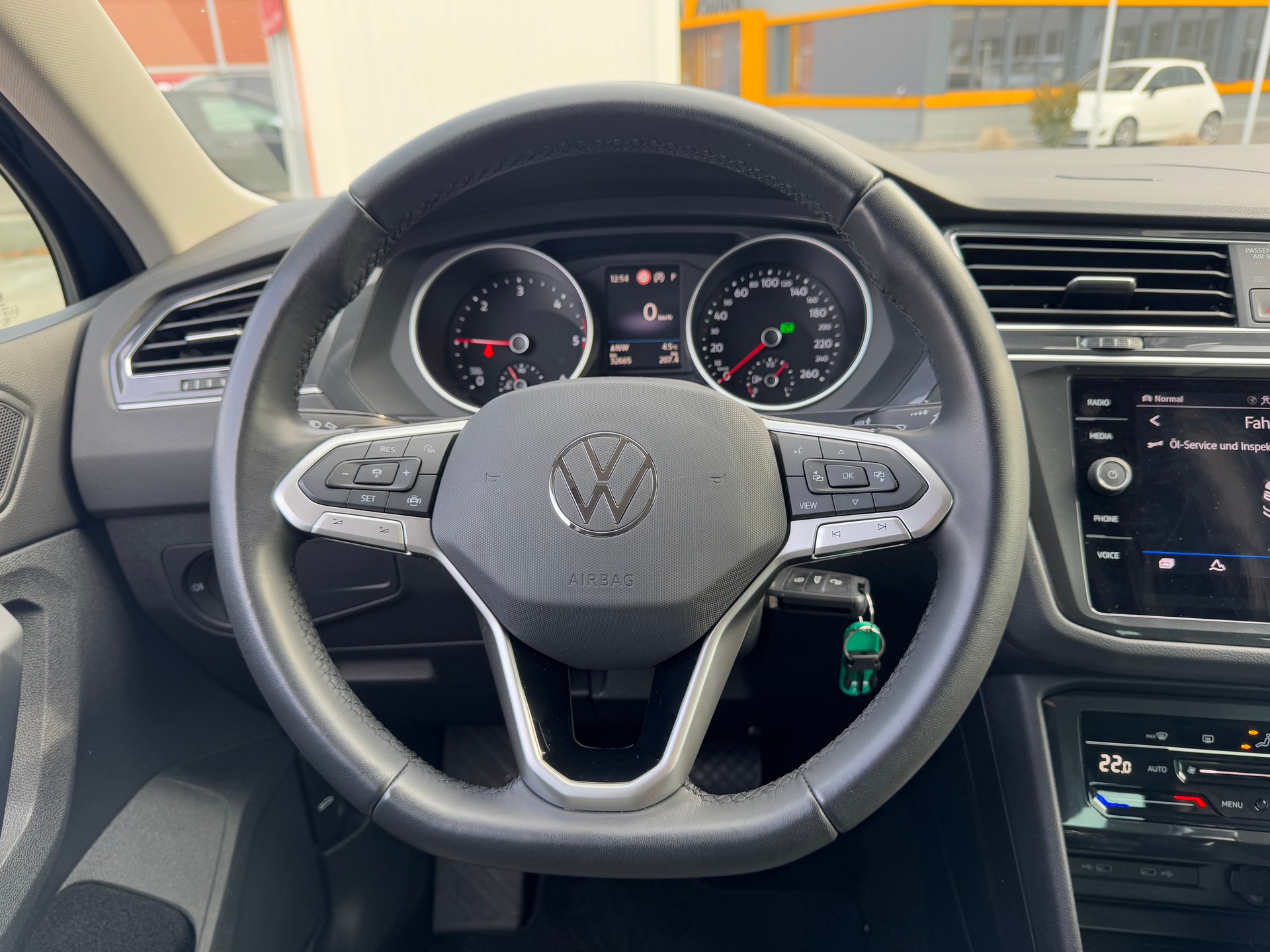 VW TIGUAN 2.0TDI LIFE 4 MOTION DSG-image-9