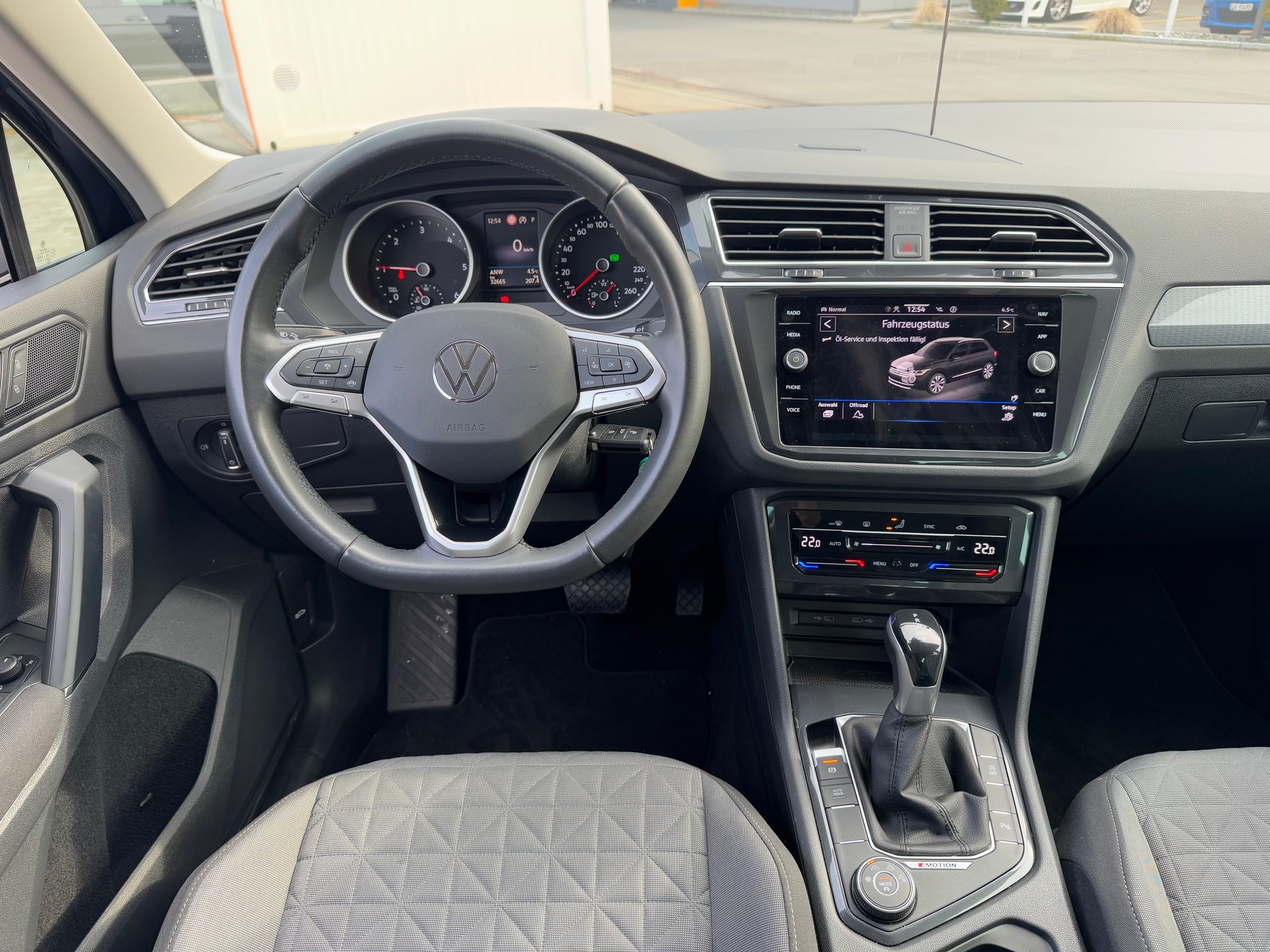 VW TIGUAN 2.0TDI LIFE 4 MOTION DSG-image-8
