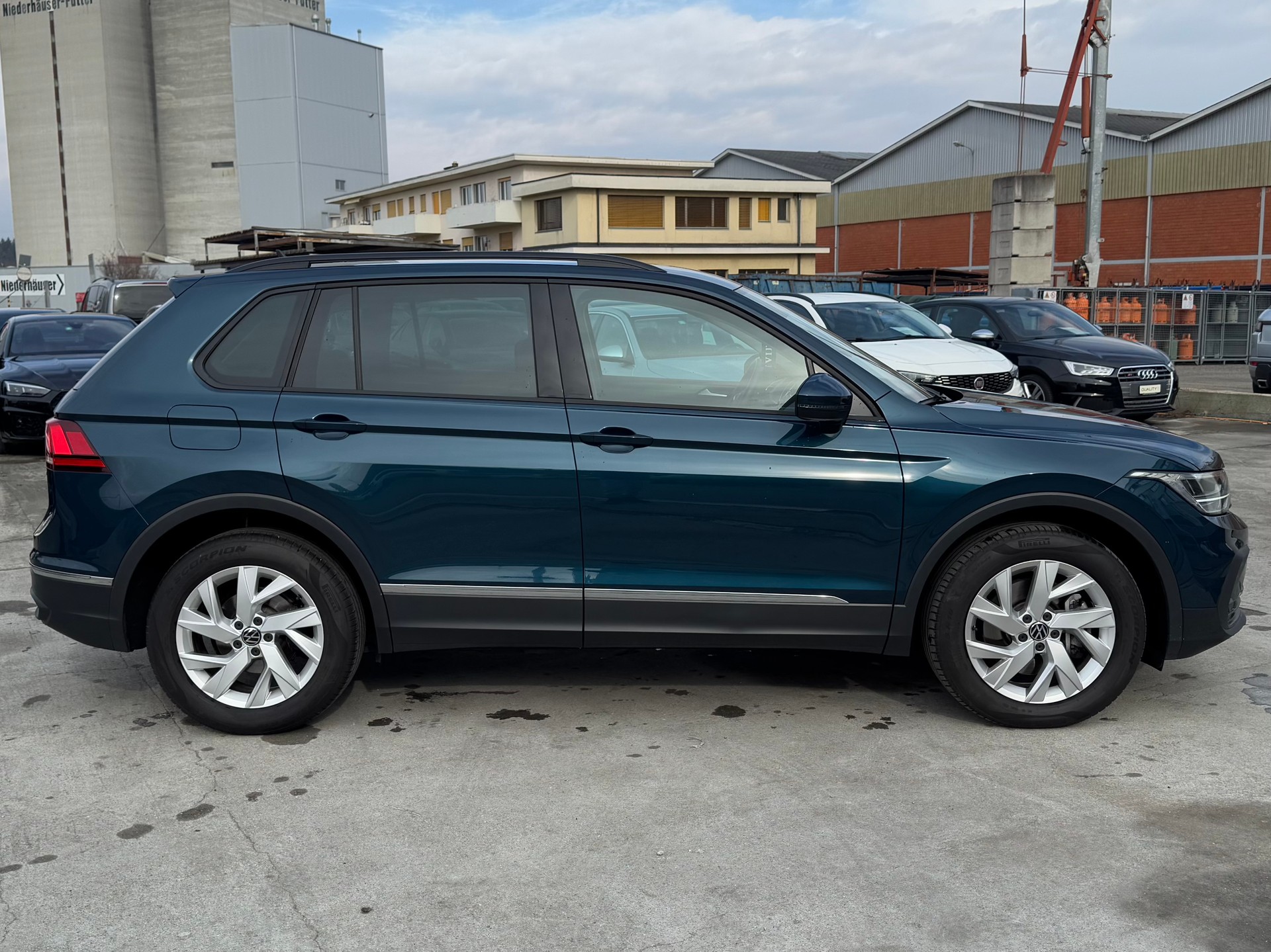 VW TIGUAN 2.0TDI LIFE 4 MOTION DSG-image-2