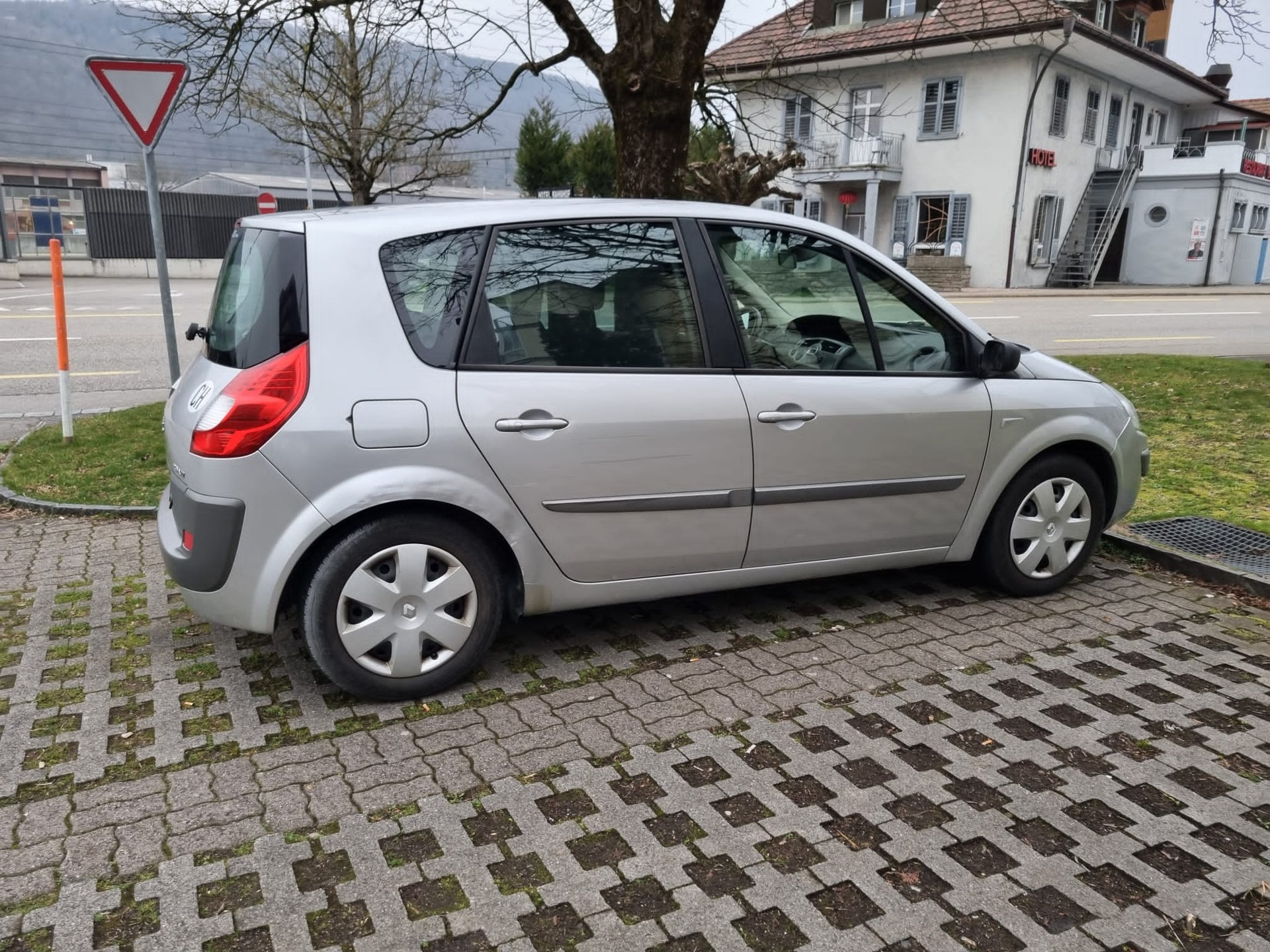 RENAULT Scénic 2.0 16V Fairway Automatic-image-1