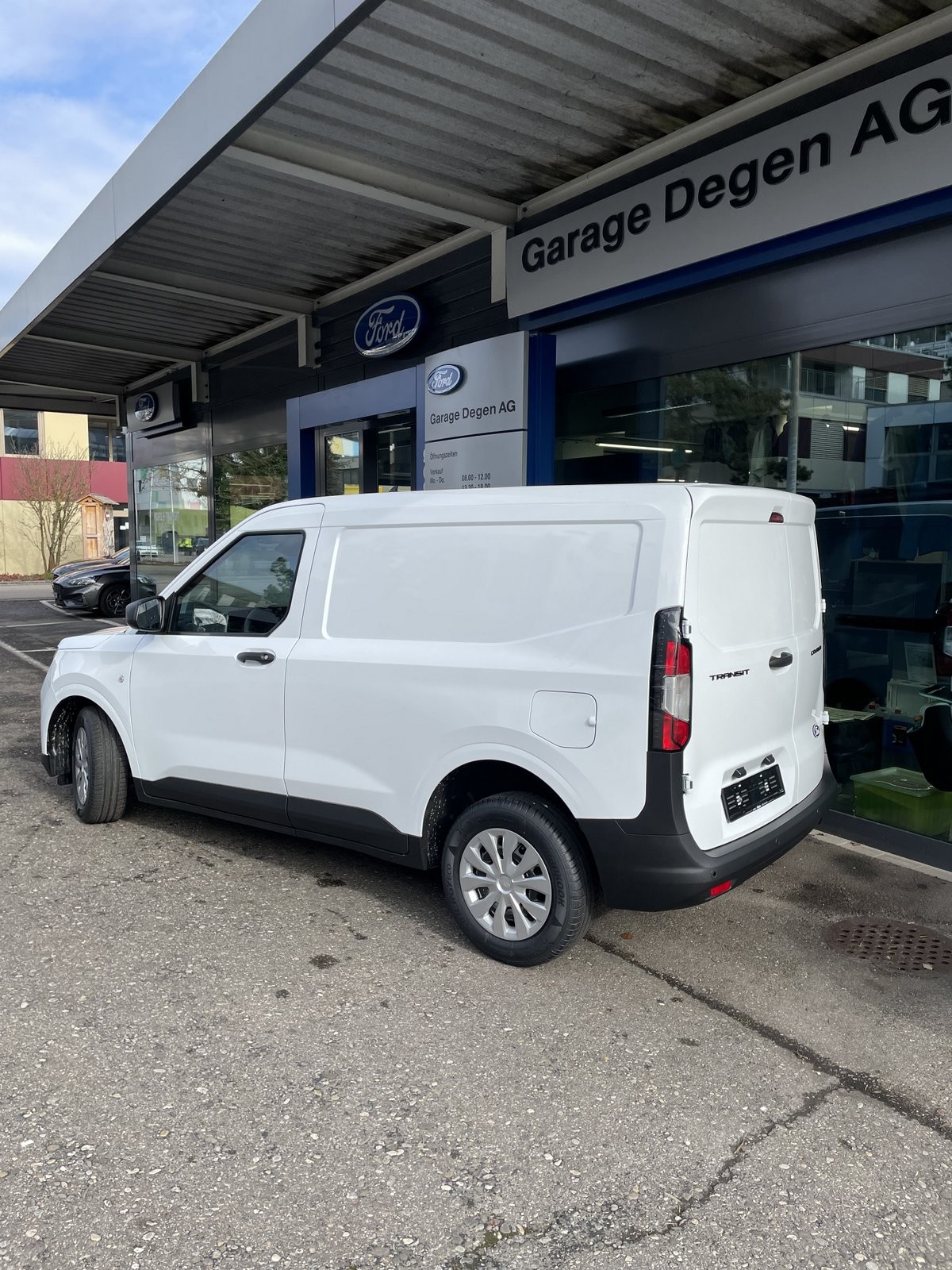 FORD Transit Courier Van 1.0 EcoBoost Trend-image-1