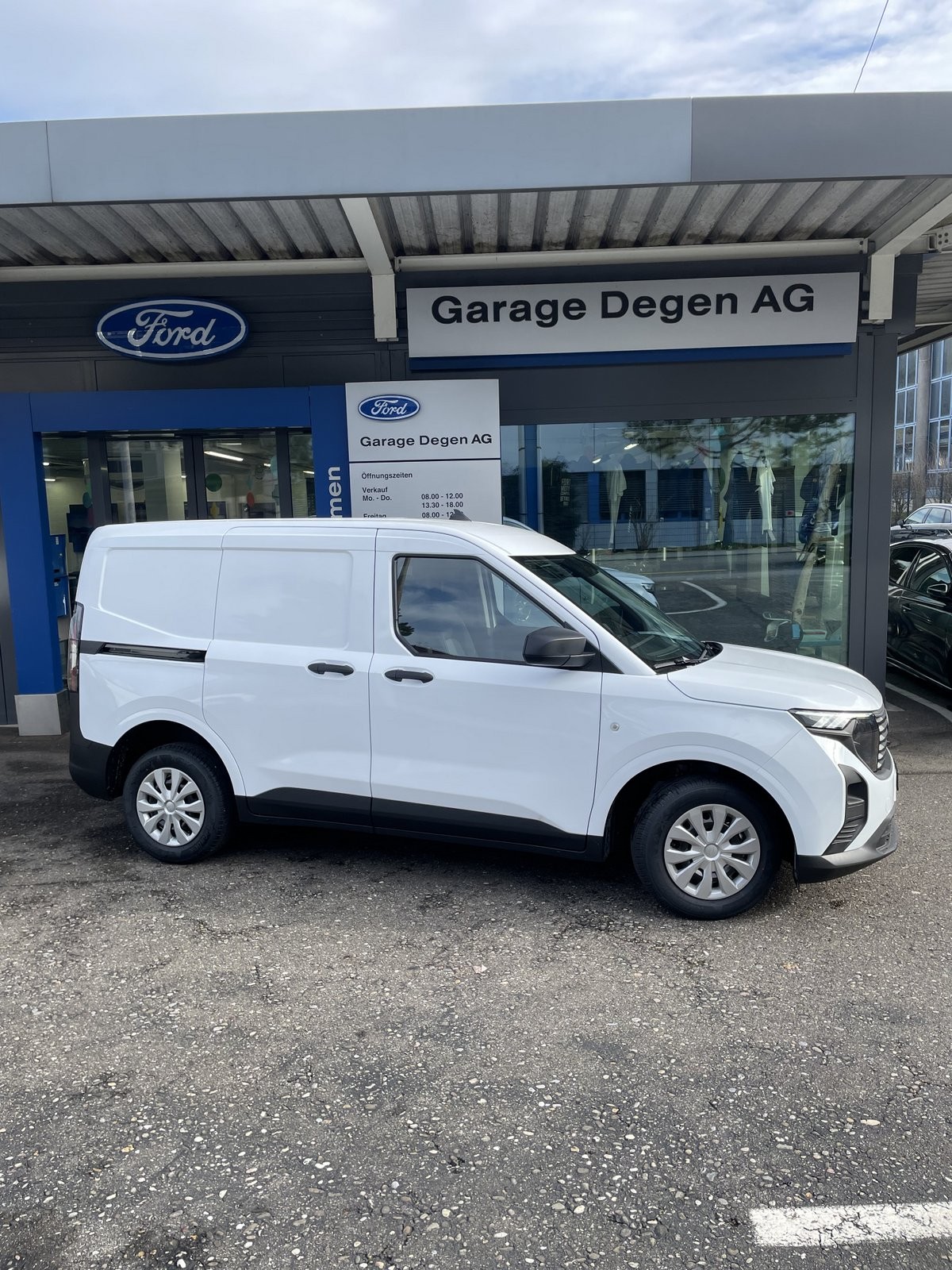 FORD Transit Courier Van 1.0 EcoBoost Trend-image-11
