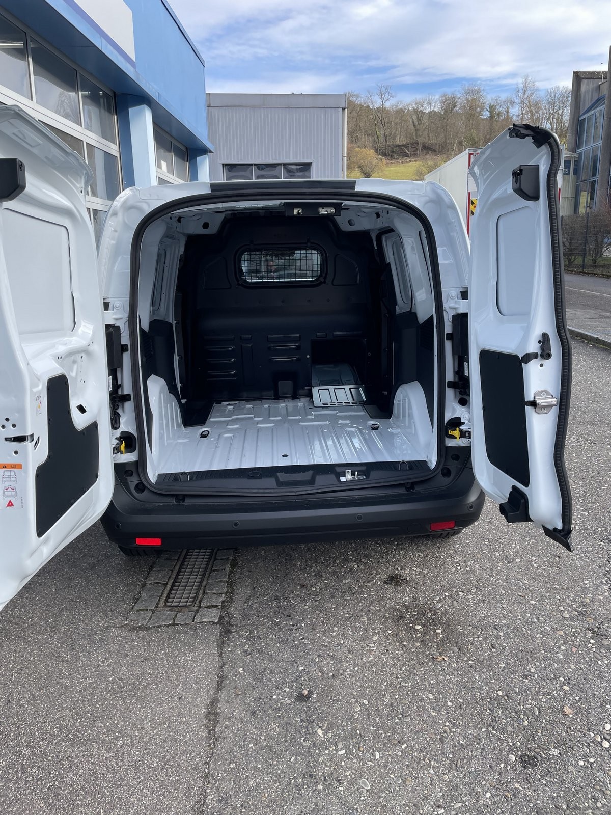 FORD Transit Courier Van 1.0 EcoBoost Trend-image-12