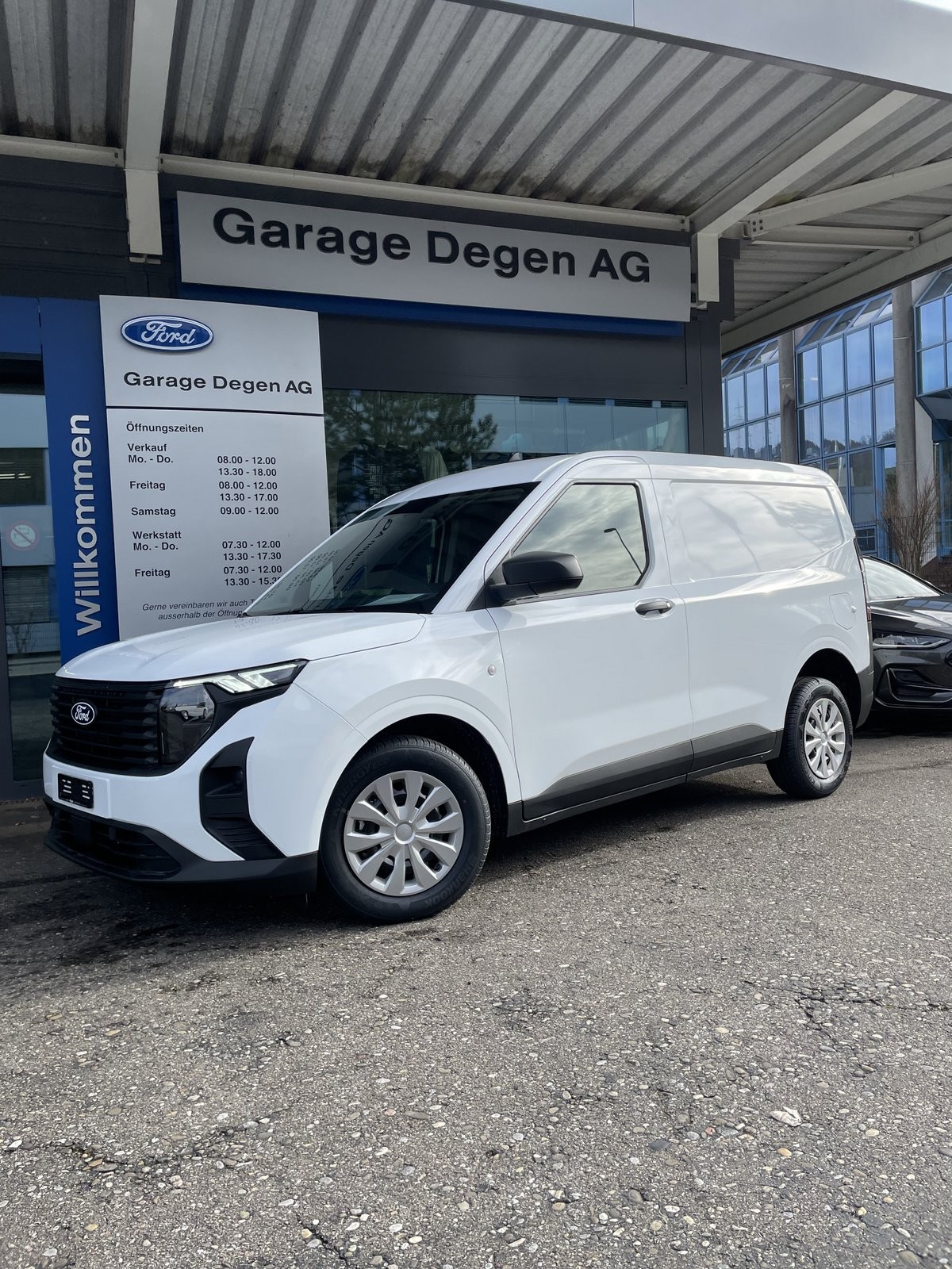 FORD Transit Courier Van 1.0 EcoBoost Trend-image-0
