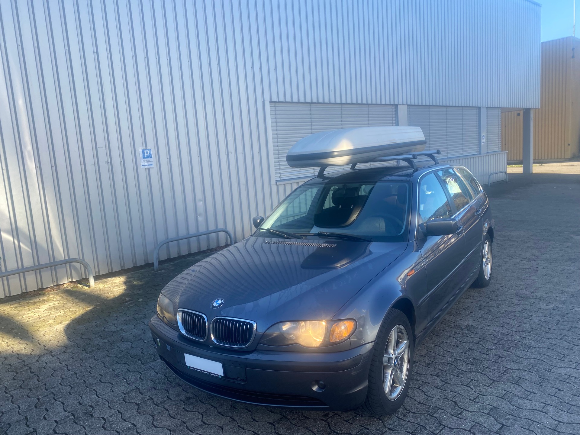 BMW 325xi Touring-image-0