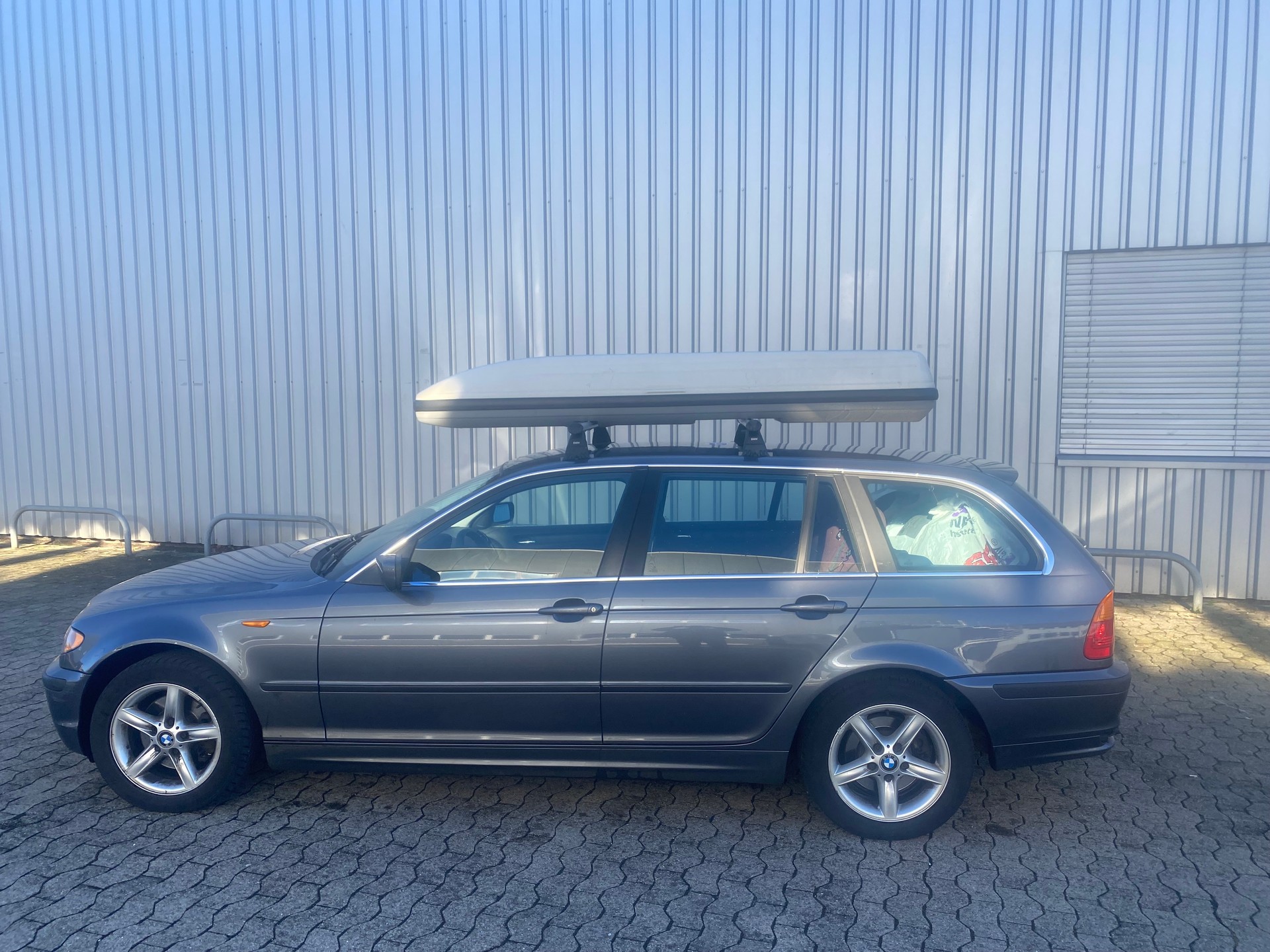 BMW 325xi Touring-image-3