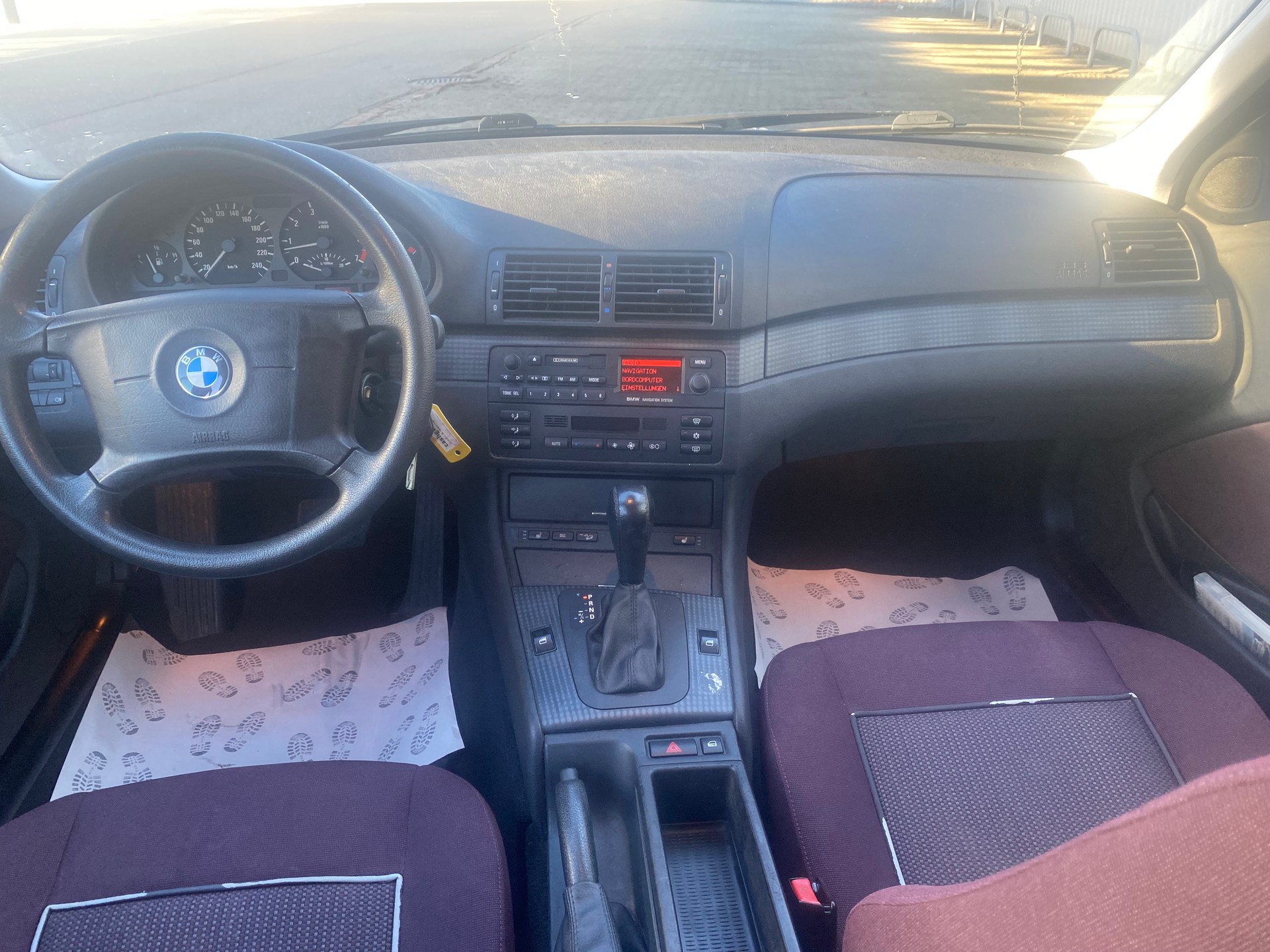 BMW 325xi Touring-image-10