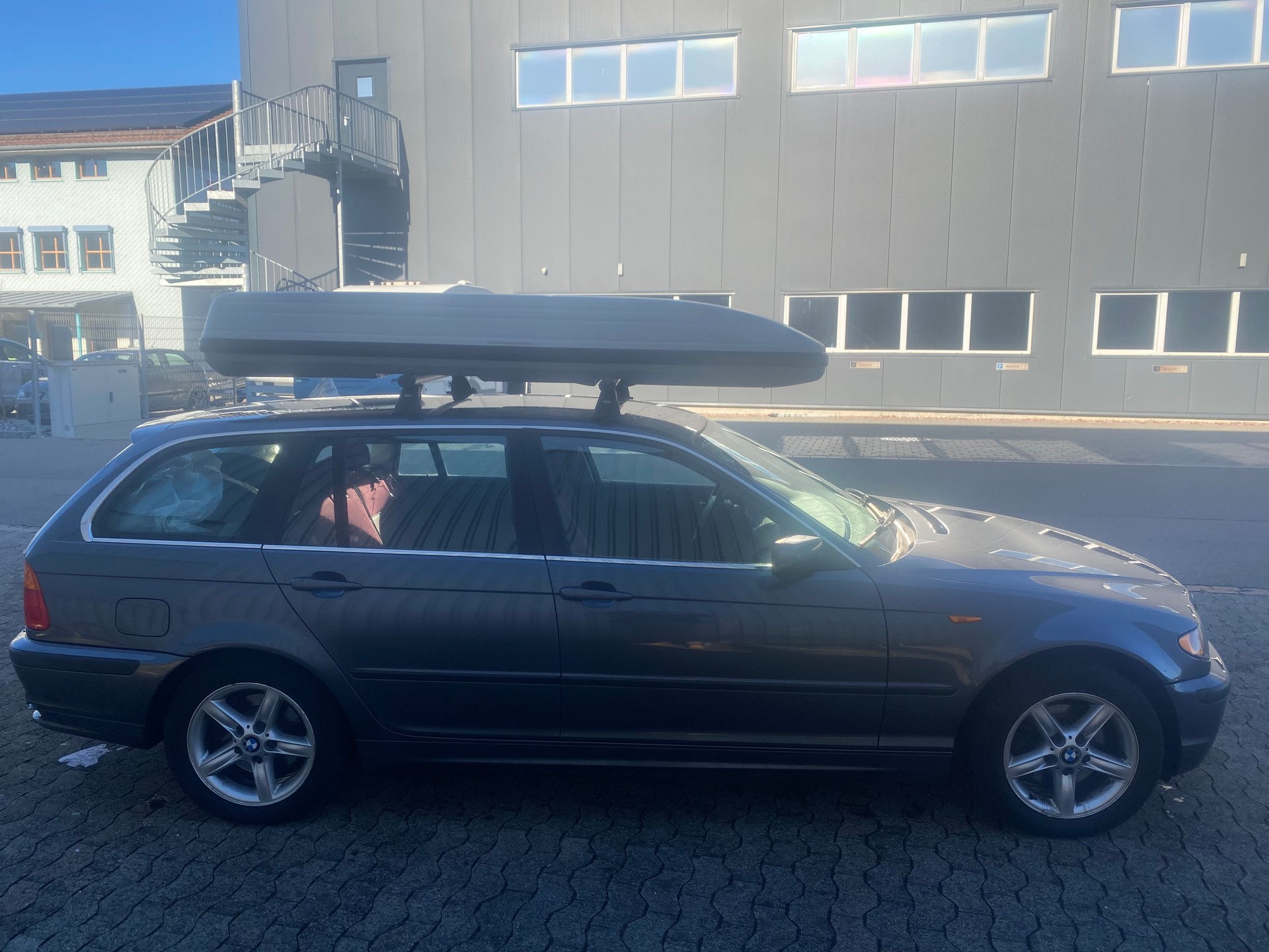 BMW 325xi Touring-image-4