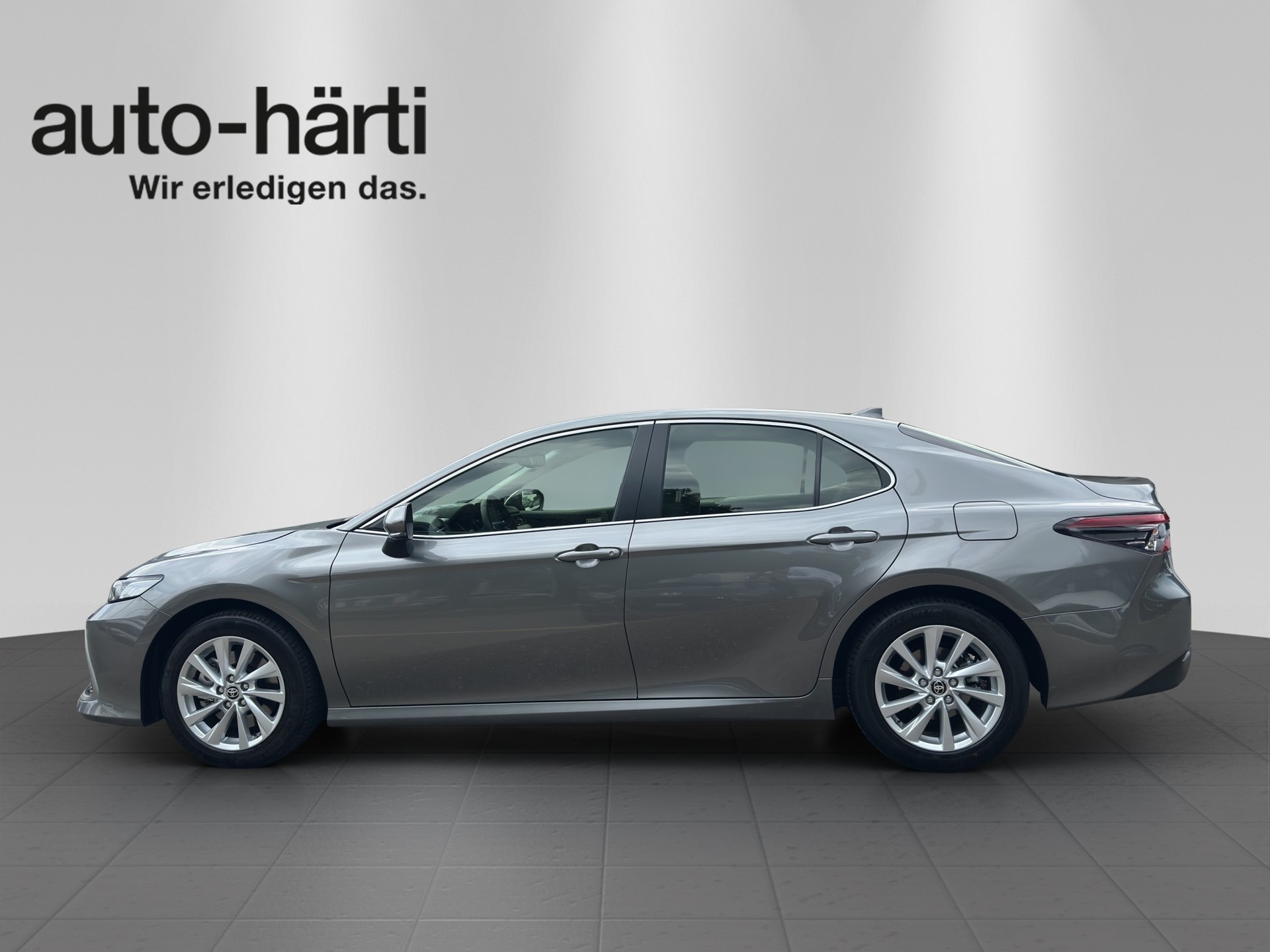 TOYOTA Camry 2.5 HSD e-CVT com.-image-1