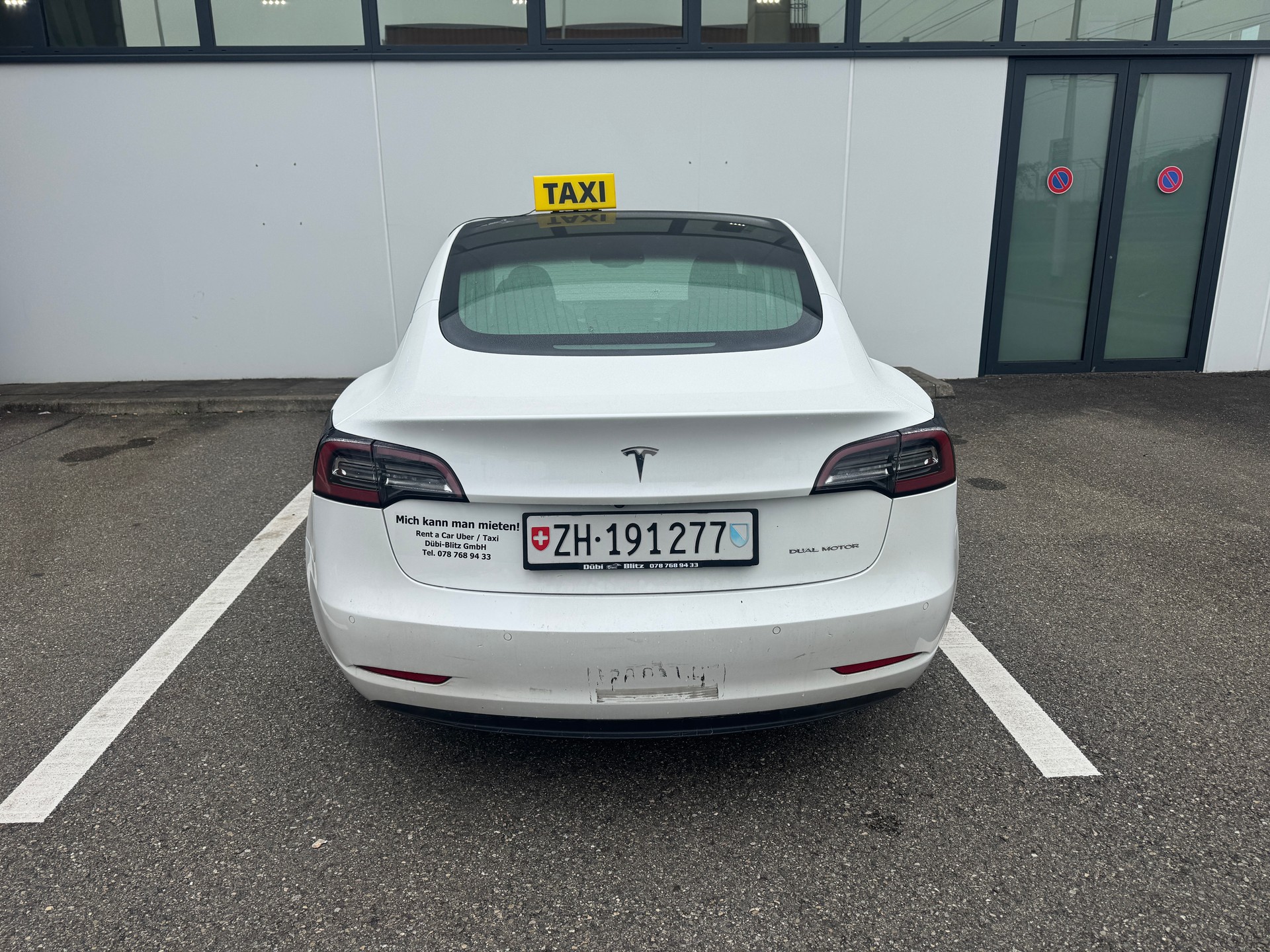 TESLA Model 3 Long Range Dual Motor AWD-image-4