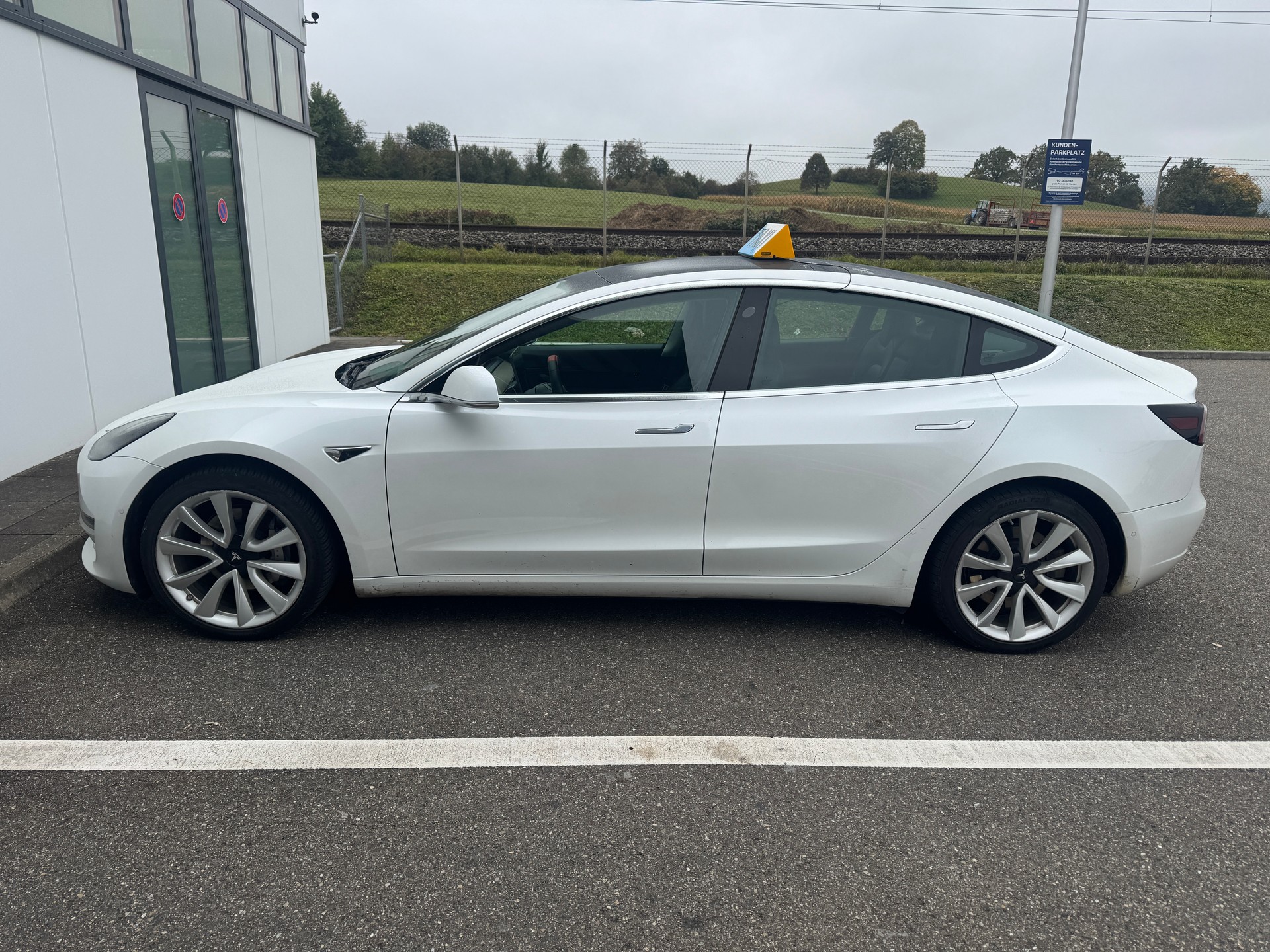 TESLA Model 3 Long Range Dual Motor AWD-image-6