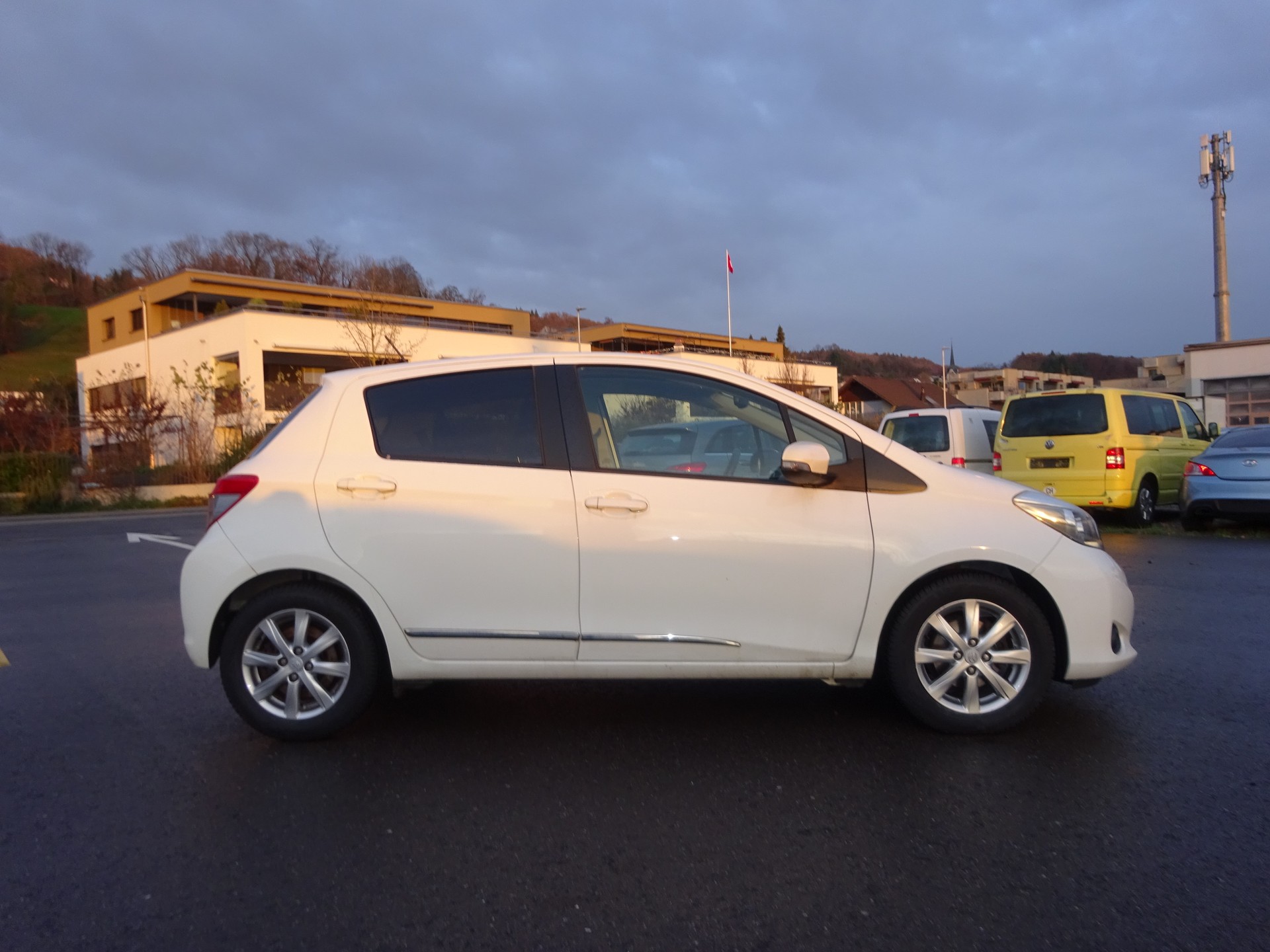 TOYOTA Yaris 1.33 Sol Premium-image-2