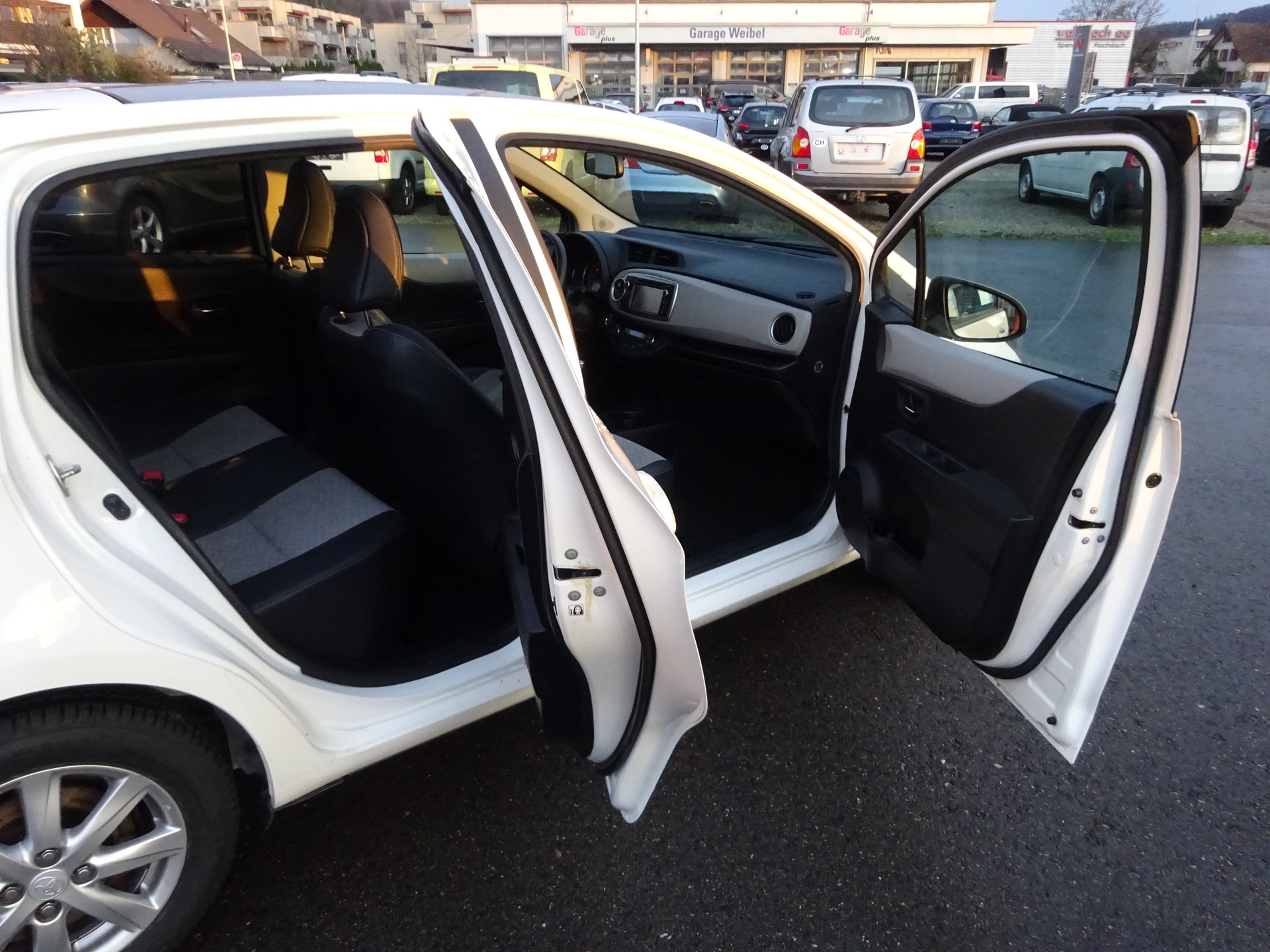 TOYOTA Yaris 1.33 Sol Premium-image-4