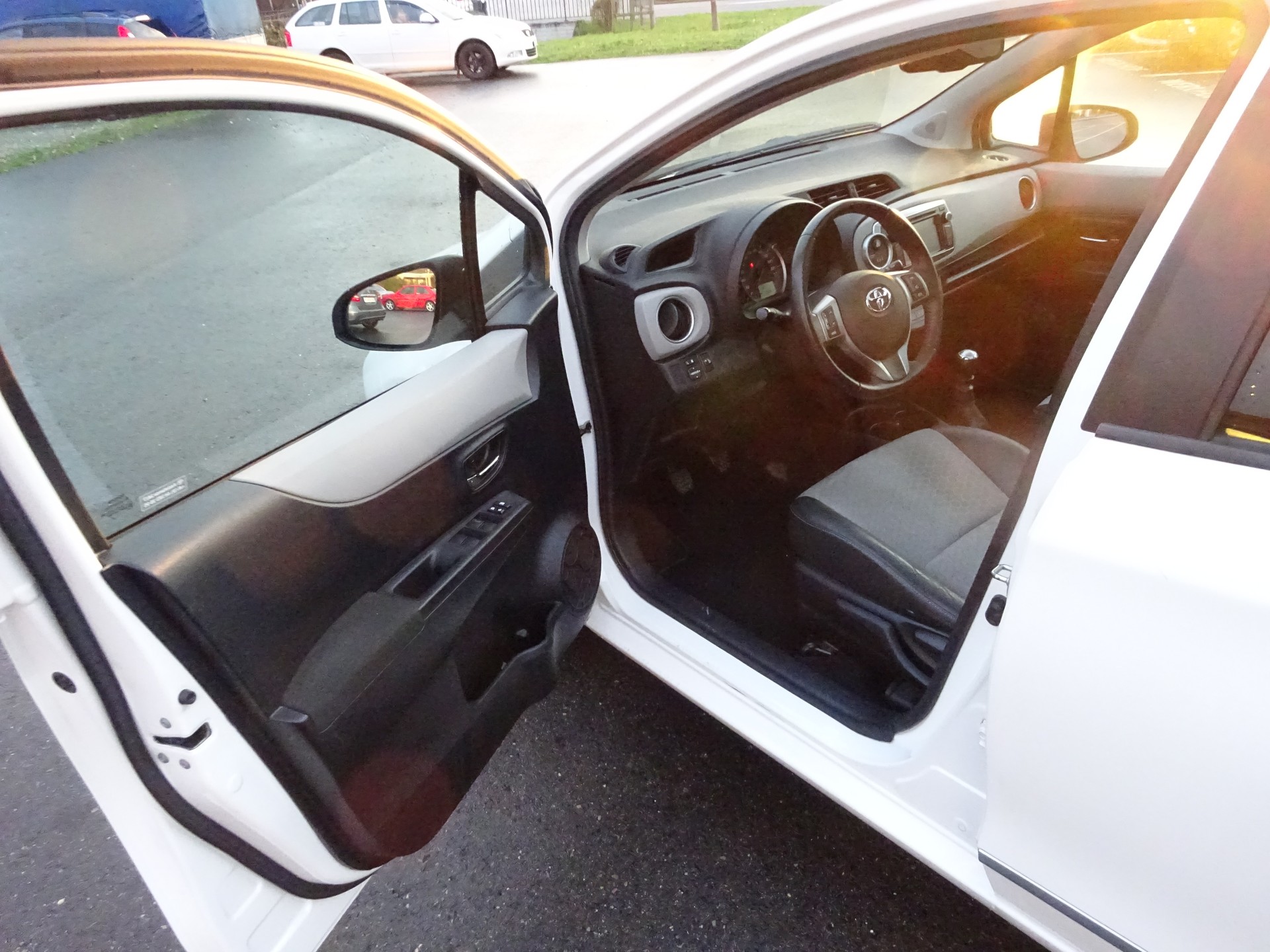 TOYOTA Yaris 1.33 Sol Premium-image-7