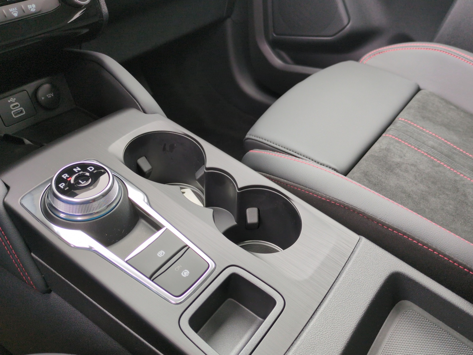 FORD Kuga 2.5 Hybrid ST-Line X 4x4-image-7