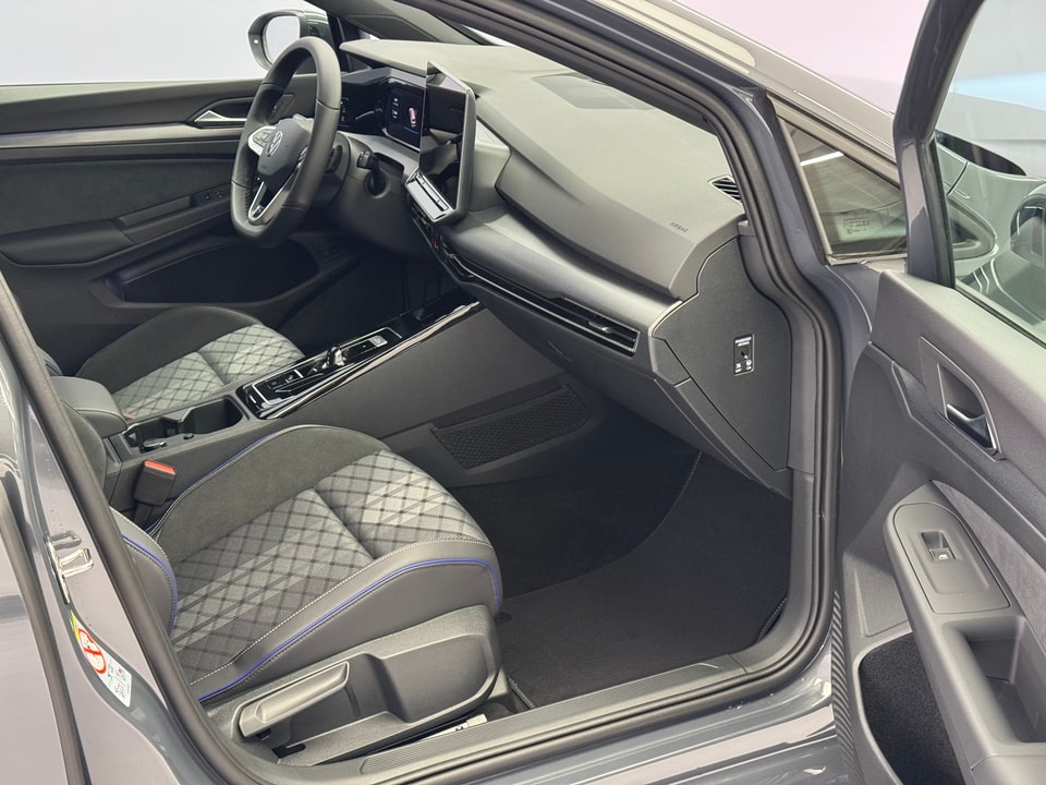 Golf VIII Variant 1.5 eTSI R-Line DSG