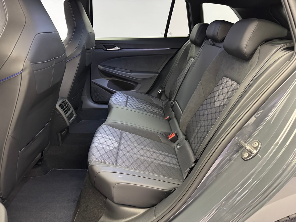 Golf VIII Variant 1.5 eTSI R-Line DSG