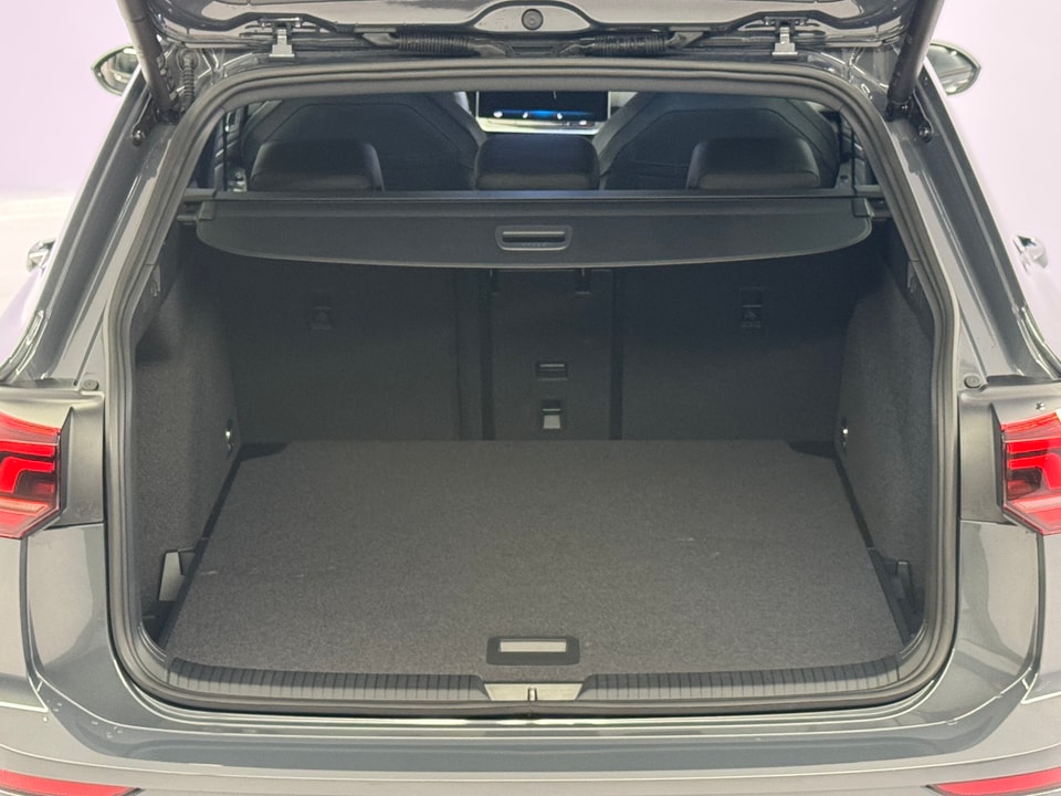 Golf VIII Variant 1.5 eTSI R-Line DSG