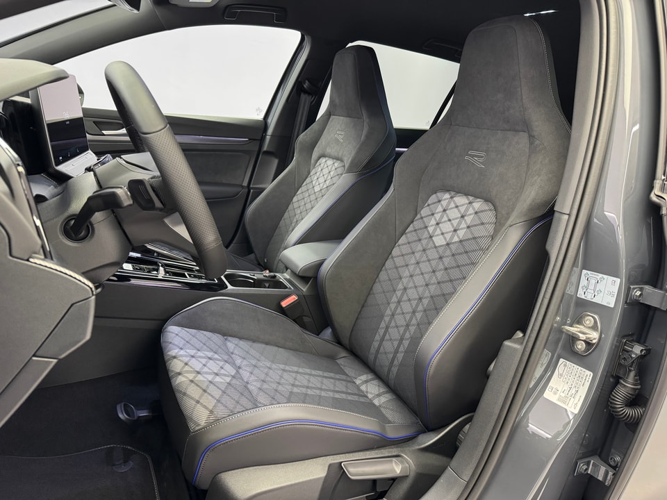 Golf VIII Variant 1.5 eTSI R-Line DSG