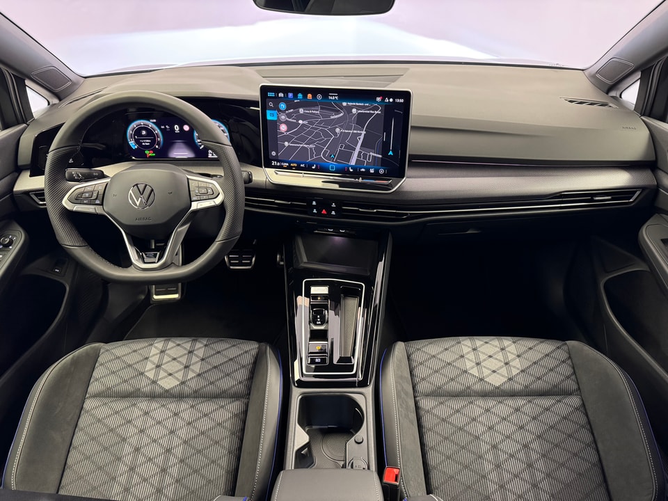 Golf VIII Variant 1.5 eTSI R-Line DSG