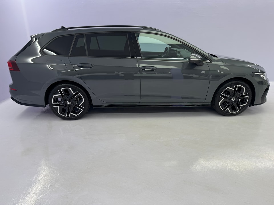 Golf VIII Variant 1.5 eTSI R-Line DSG