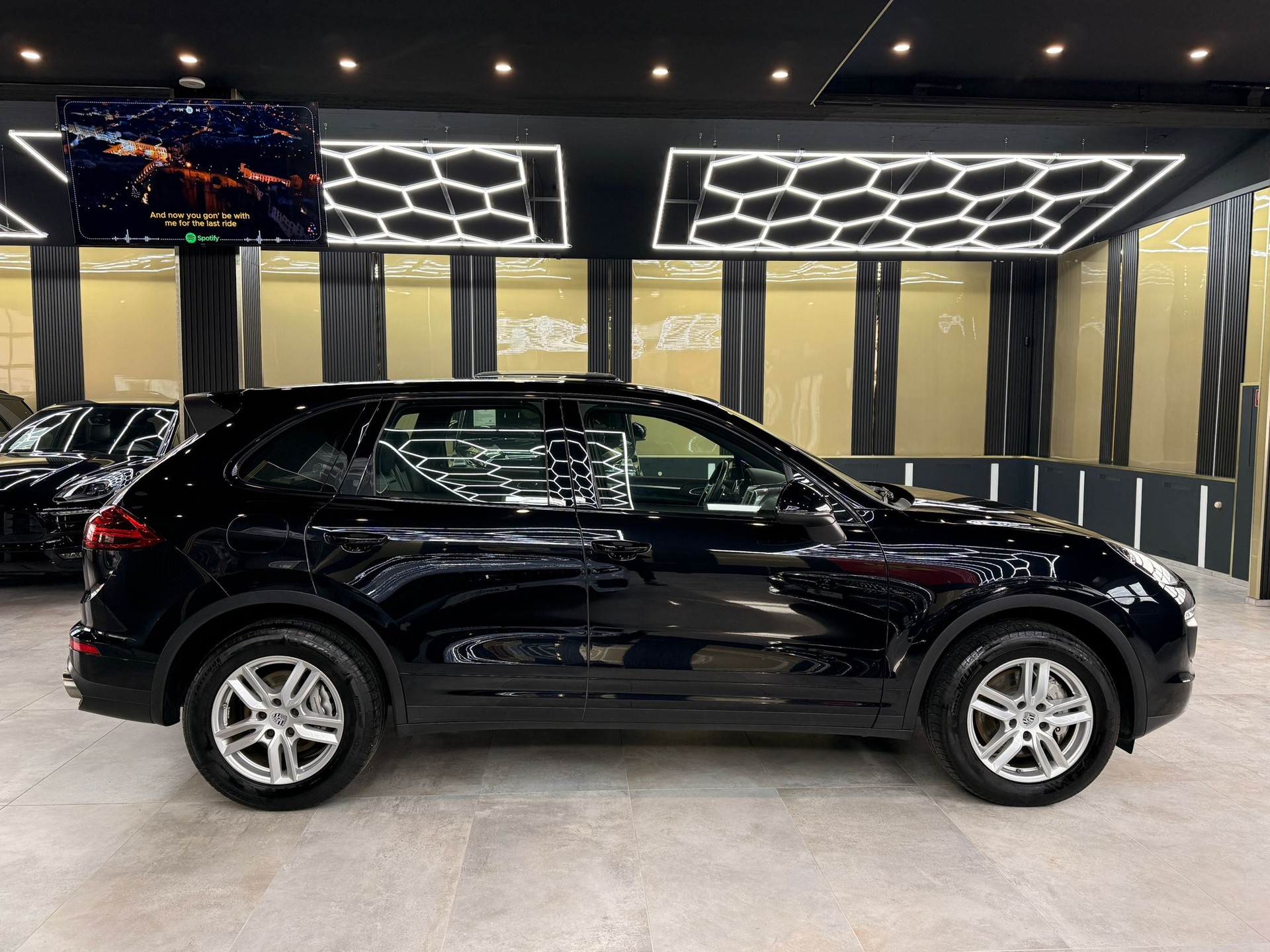 PORSCHE Cayenne S-image-3
