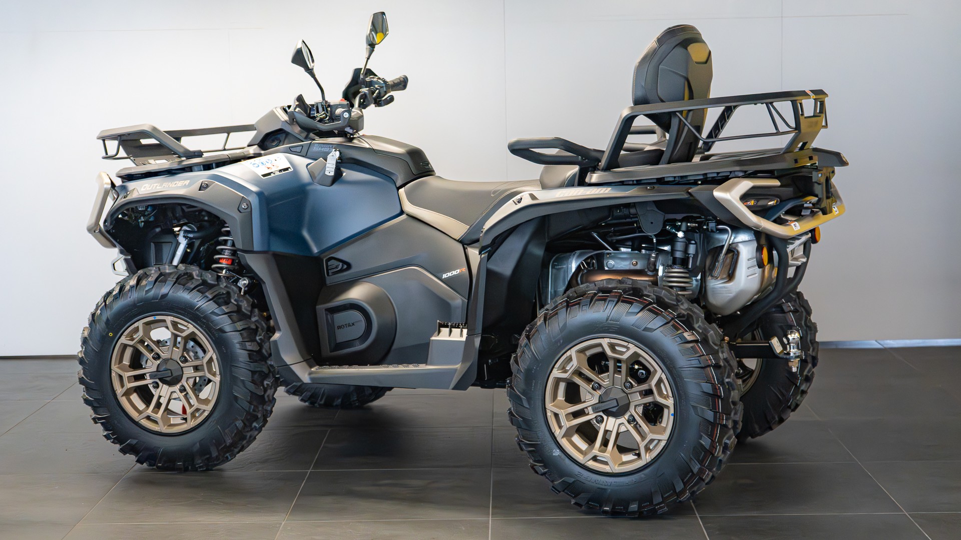 CAN-AM 1000R MAX LTD-showroom-element-2