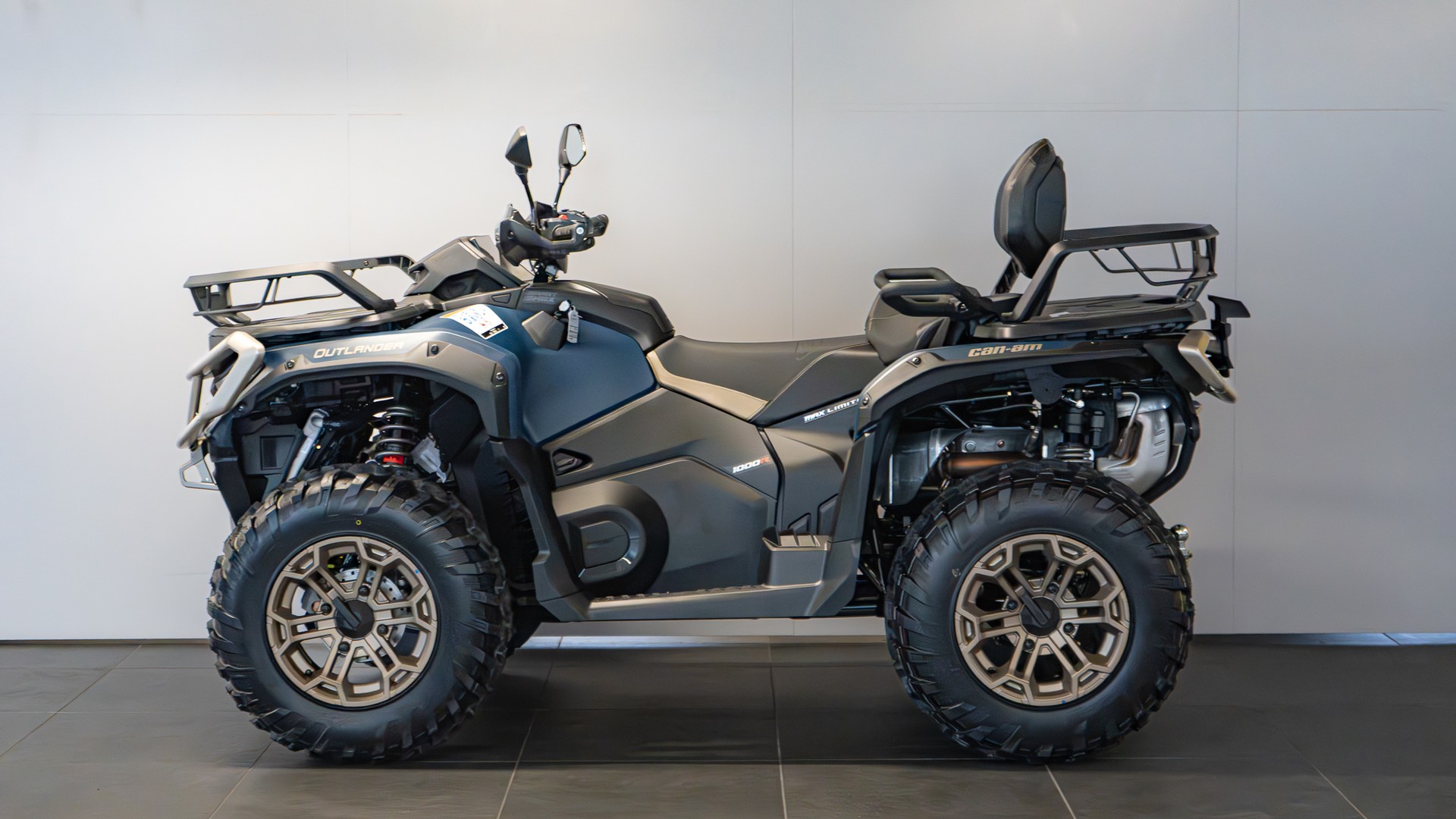 CAN-AM 1000R MAX LTD-showroom-element-1