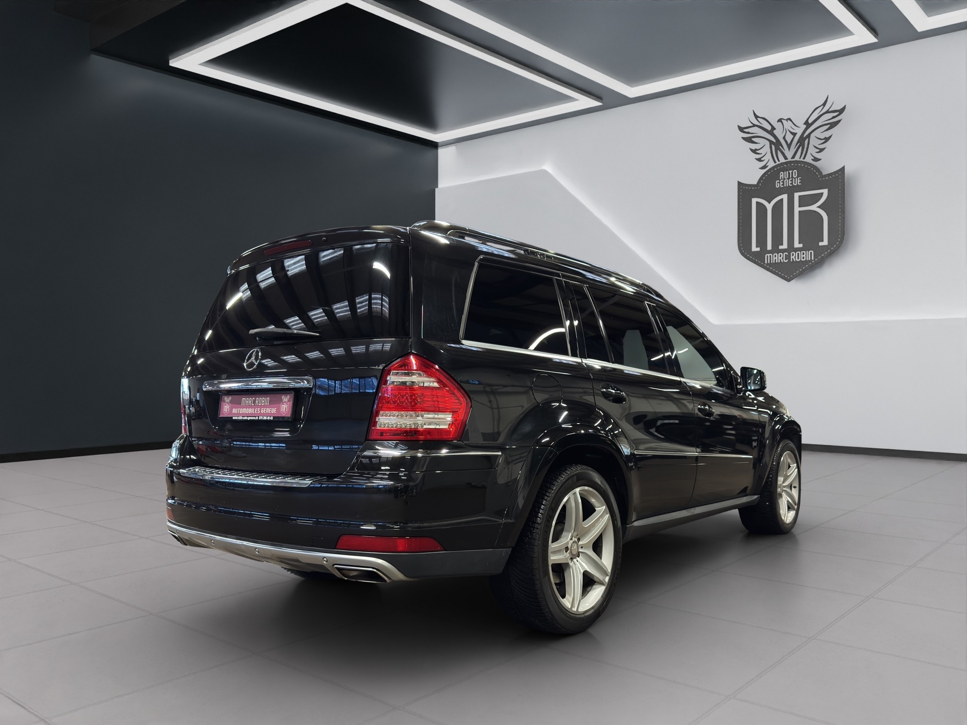 MERCEDES-BENZ GL 500 4Matic 7G-Tronic-showroom-element-3