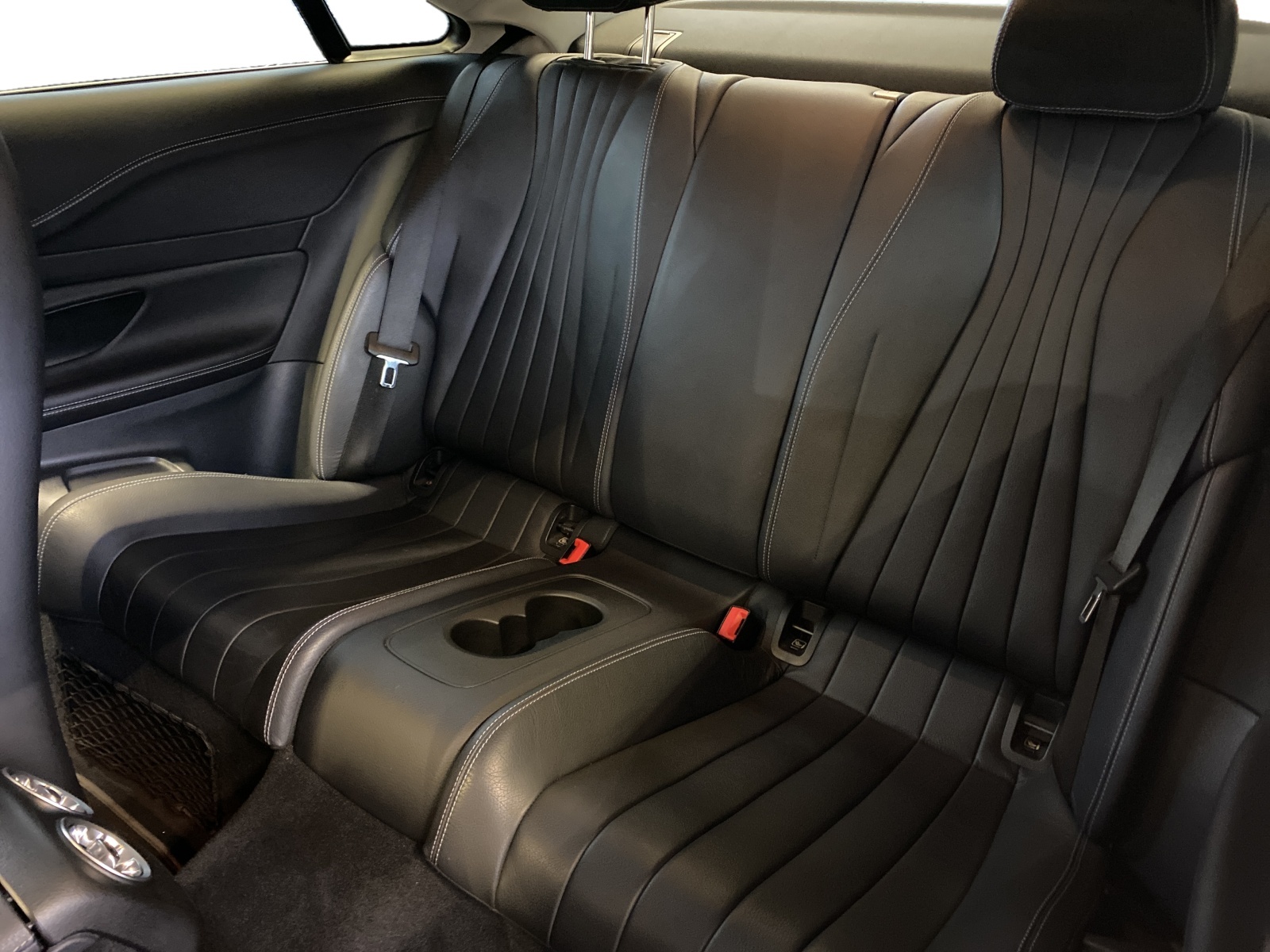 MERCEDES-BENZ E 200 Avantgarde Coupé-image-7