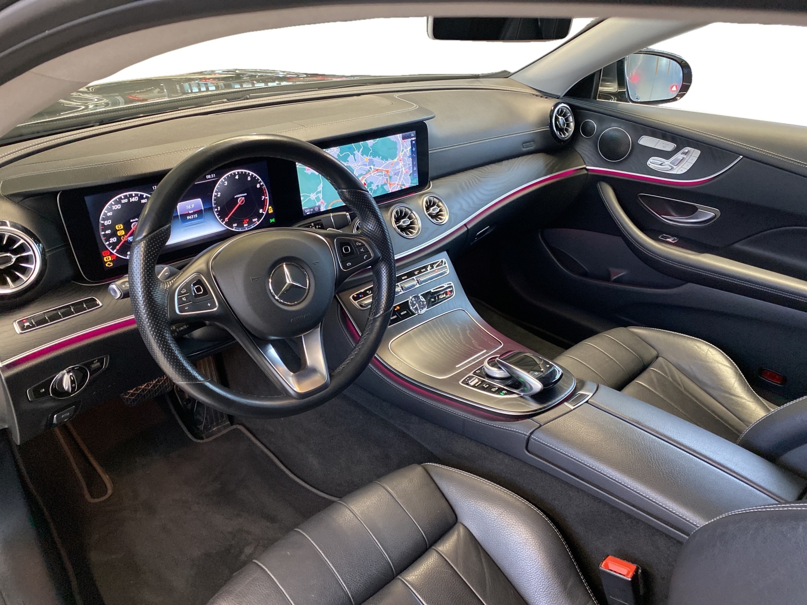 MERCEDES-BENZ E 200 Avantgarde Coupé-image-11
