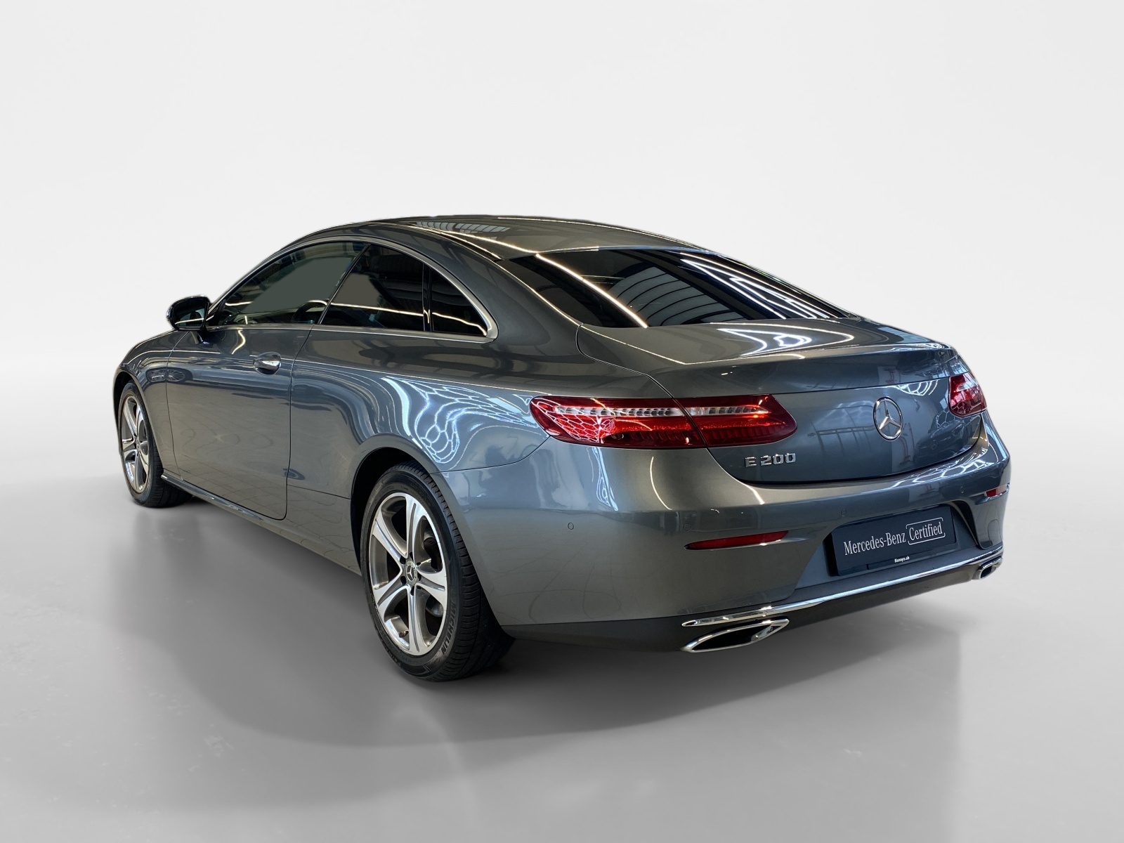 MERCEDES-BENZ E 200 Avantgarde Coupé-image-3