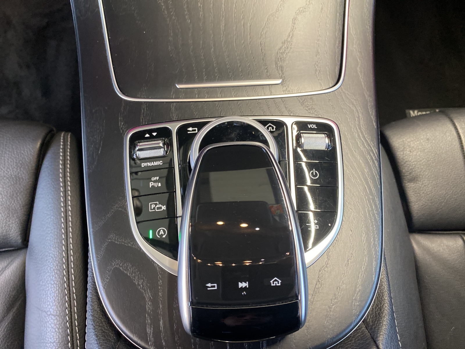 MERCEDES-BENZ E 200 Avantgarde Coupé-image-9