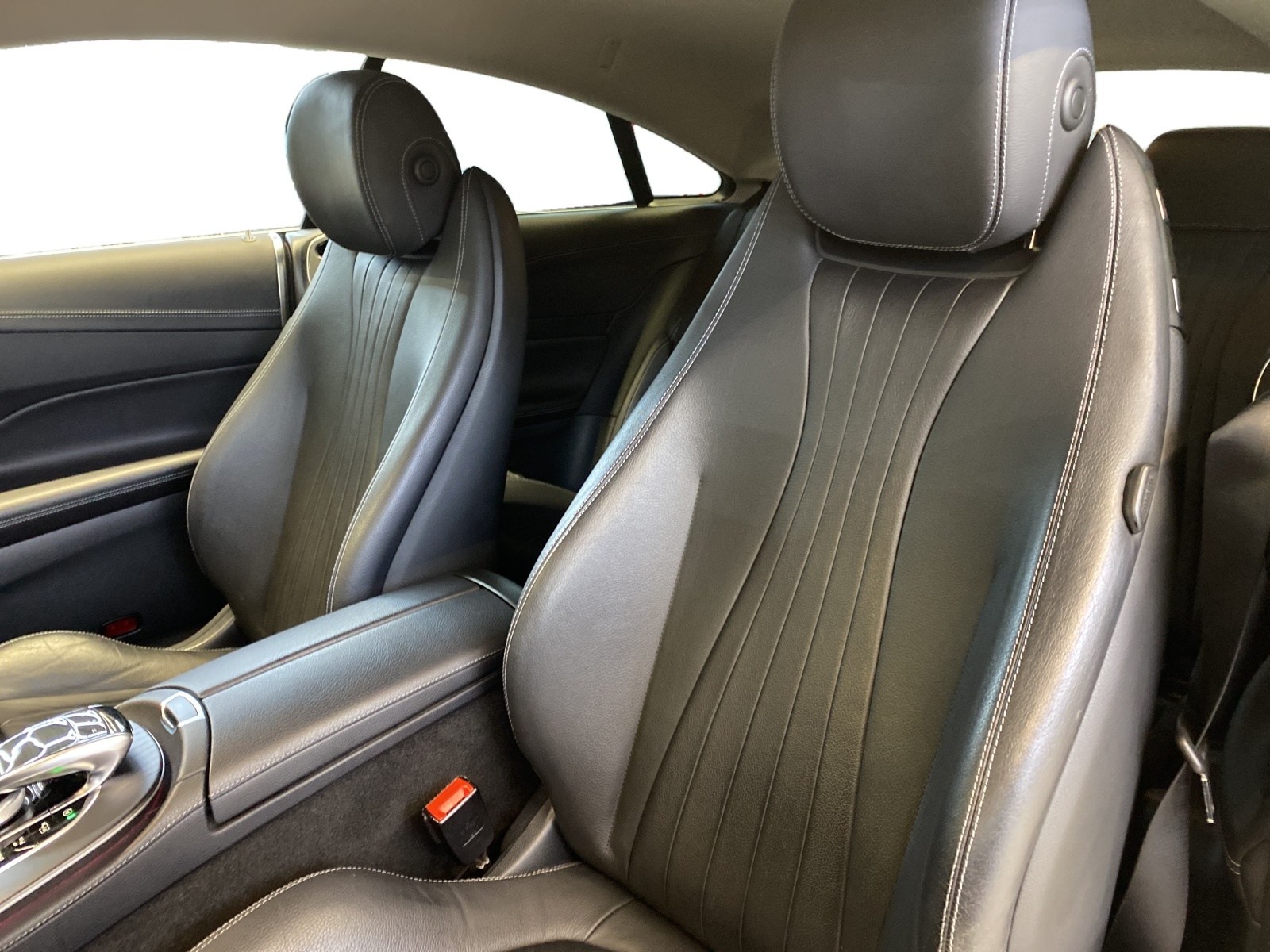 MERCEDES-BENZ E 200 Avantgarde Coupé-image-6