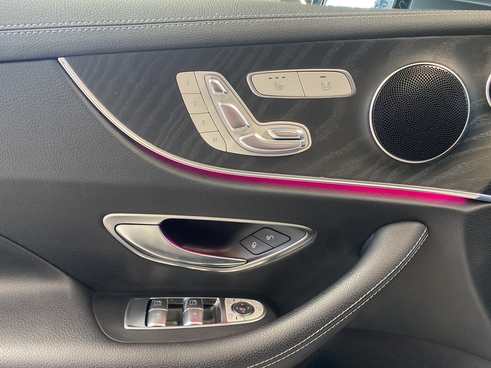 MERCEDES-BENZ E 200 Avantgarde Coupé-image-10