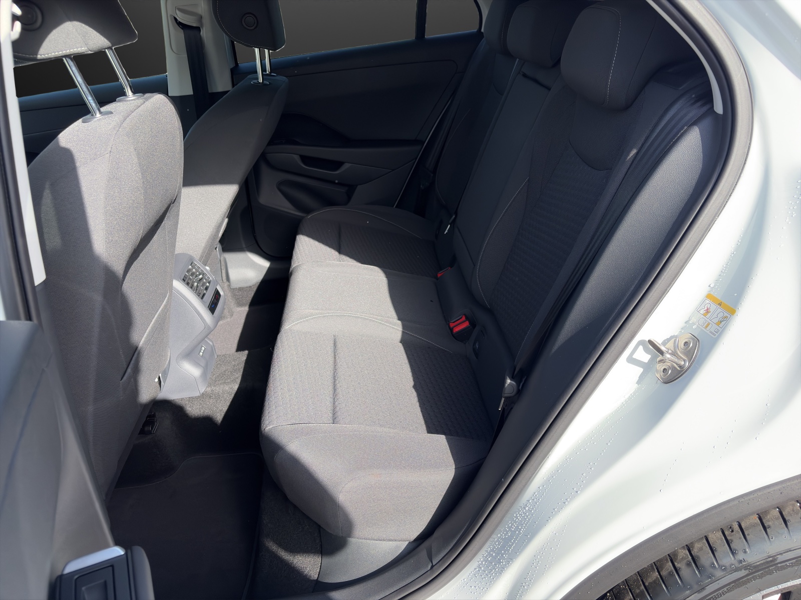 VW T-Roc 1.5 eTSI mHEV Life DSG-image-8