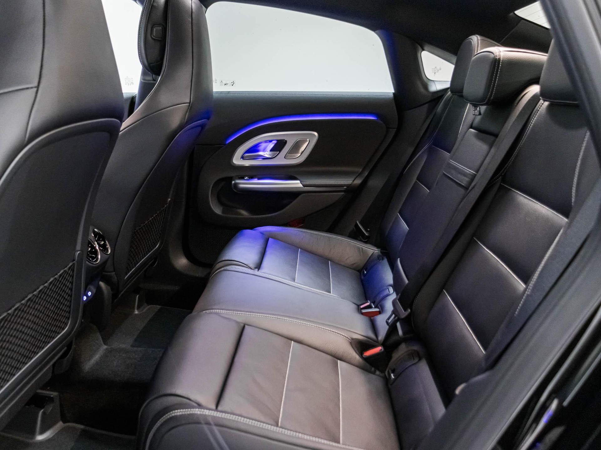 MERCEDES-BENZ CLA 220 4MATIC-image-7
