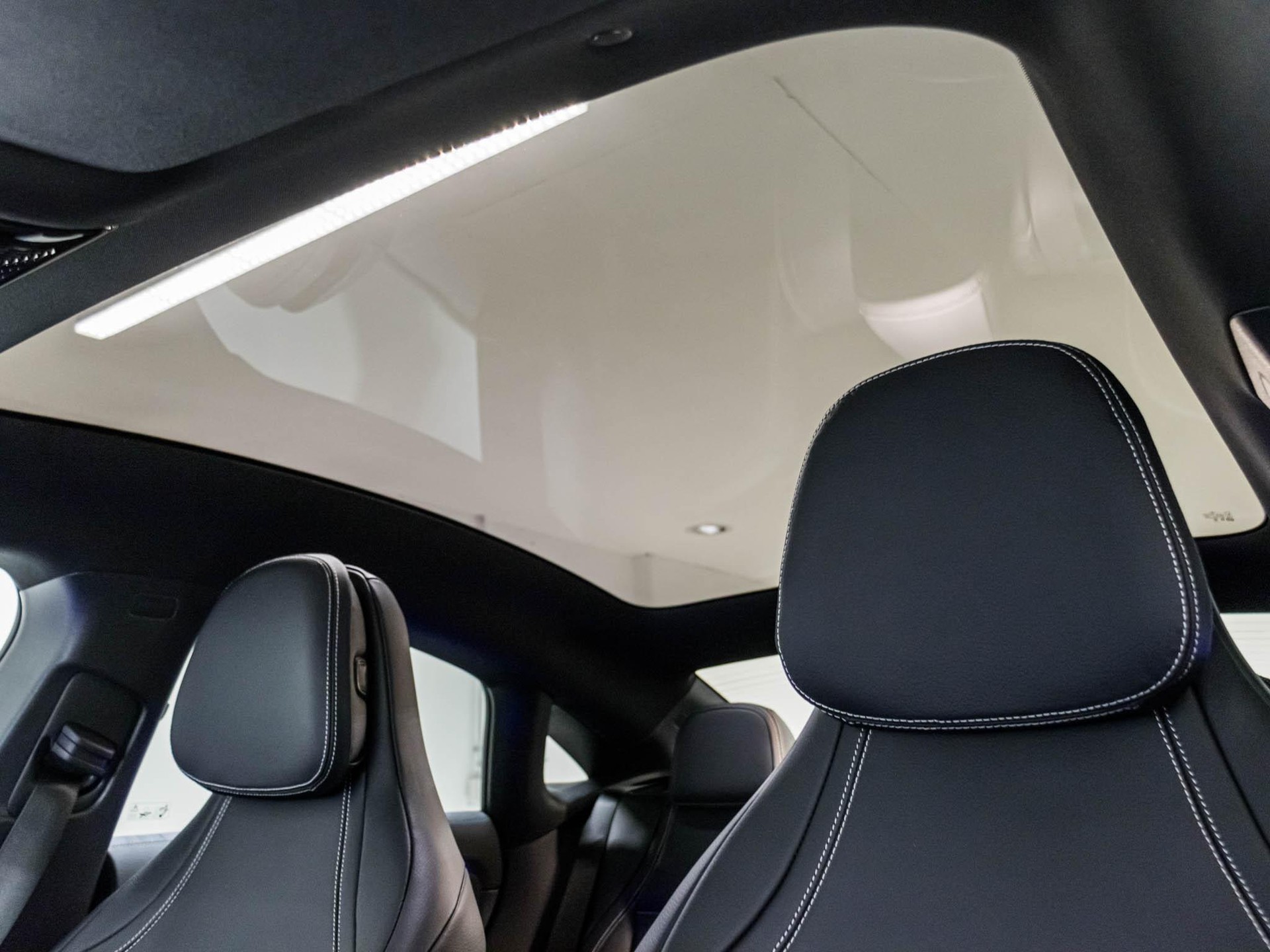 MERCEDES-BENZ CLA 220 4MATIC-image-8