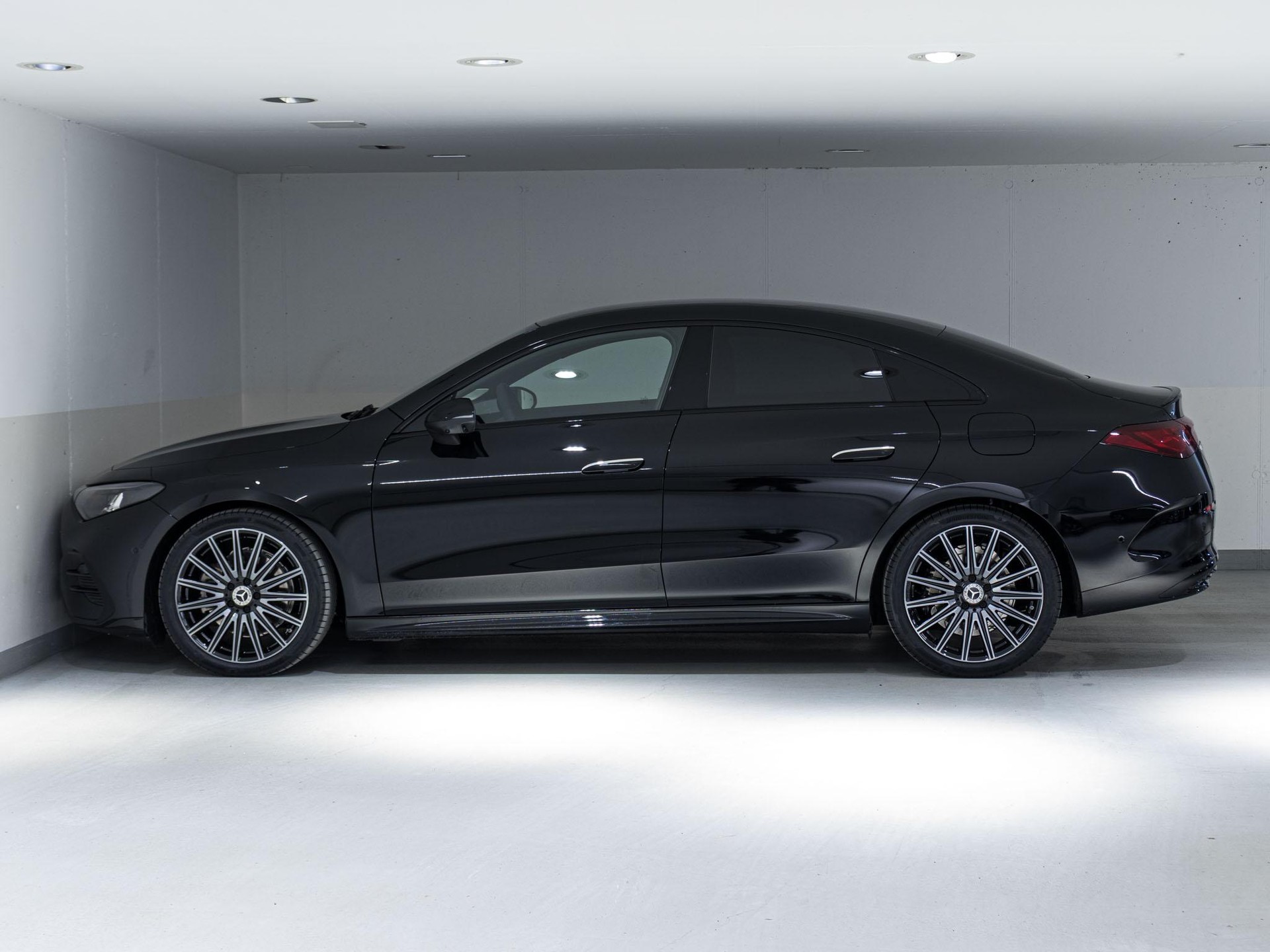 MERCEDES-BENZ CLA 220 4MATIC-image-4