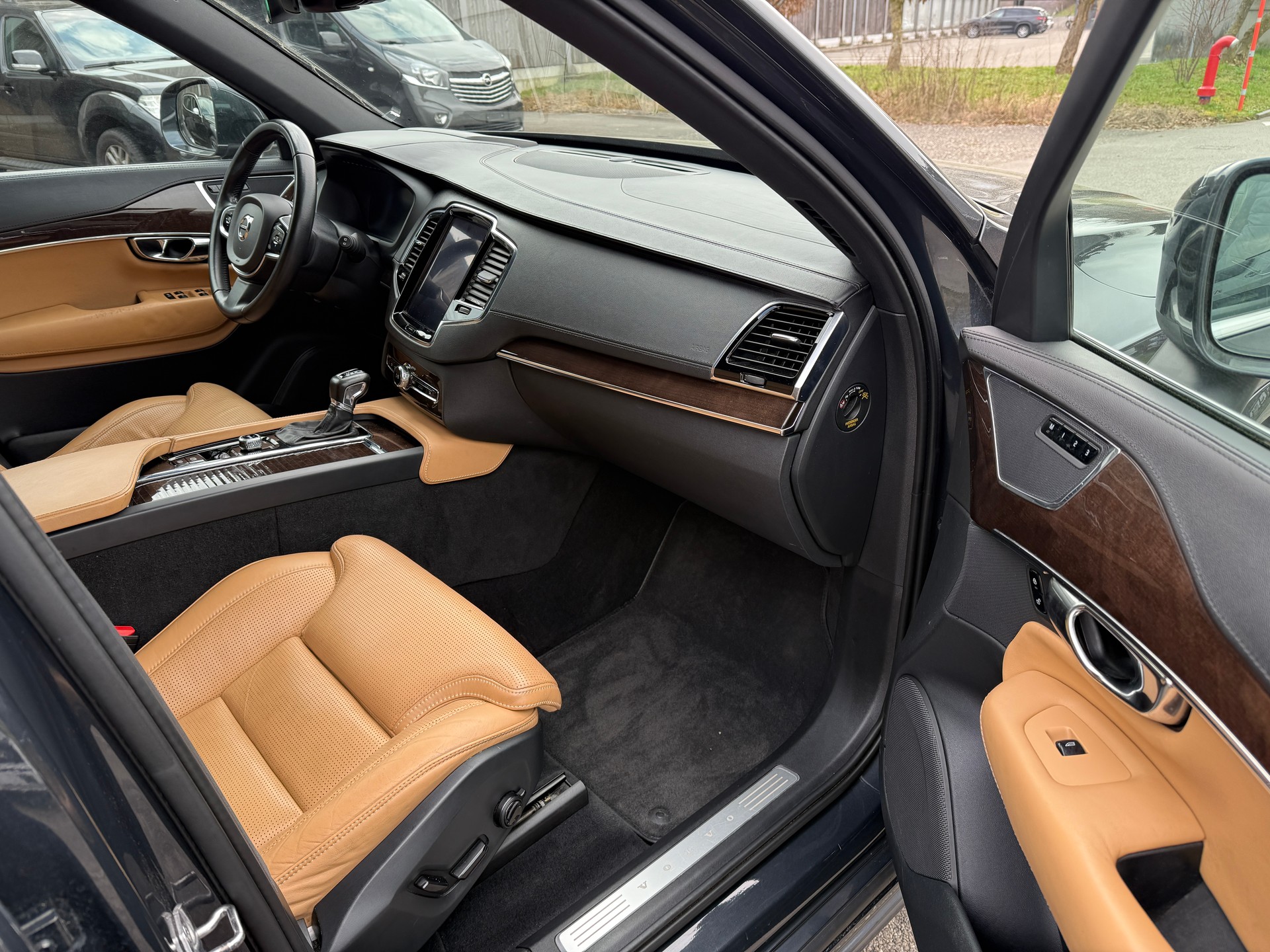 VOLVO XC90 D5 AWD Inscription Geartronic-image-13
