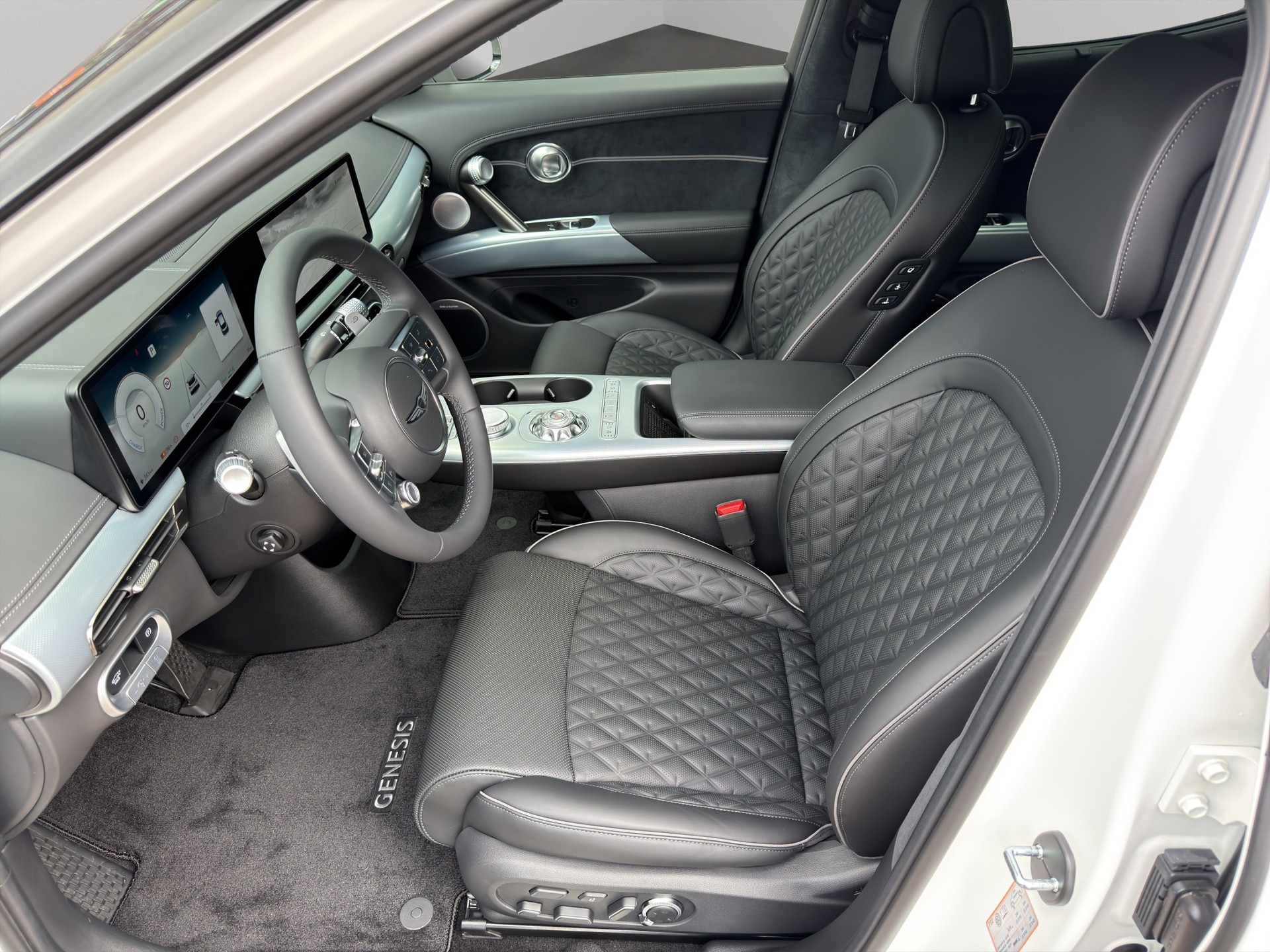 GENESIS GV60 Dual Motor Sport AWD-image-6