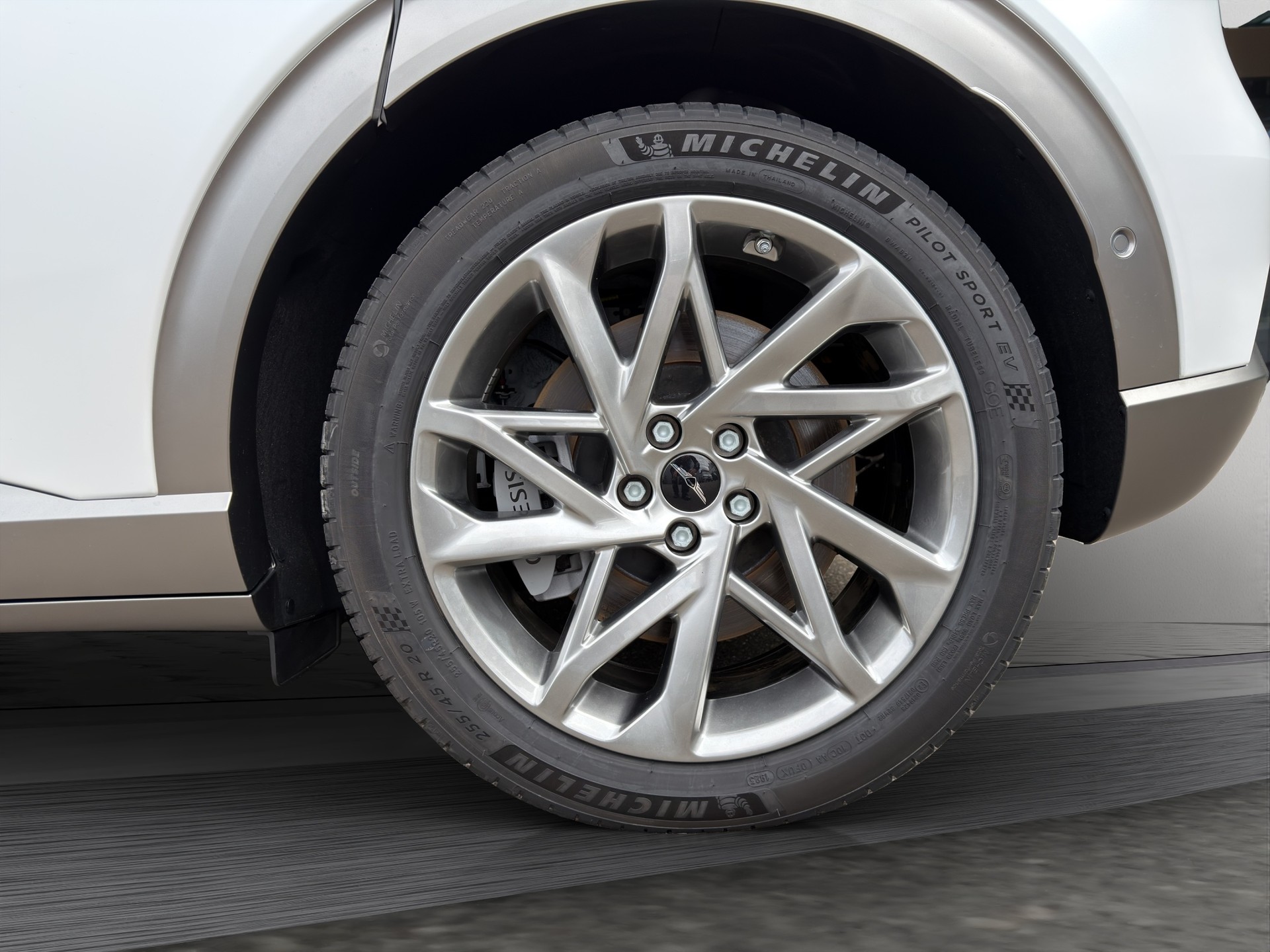 GENESIS GV60 Dual Motor Sport AWD-image-5