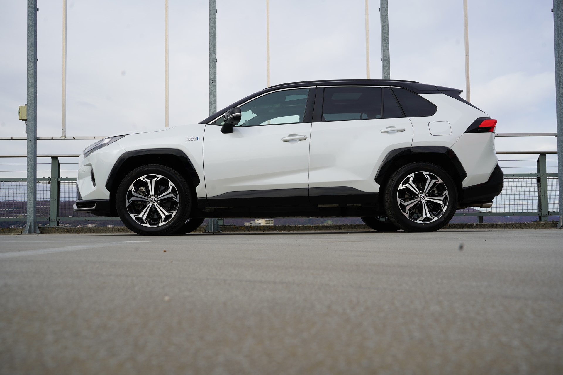 TOYOTA RAV-4 2.5 PHEV GR SPORT E-CVT 4WD l 306 PS-image-3