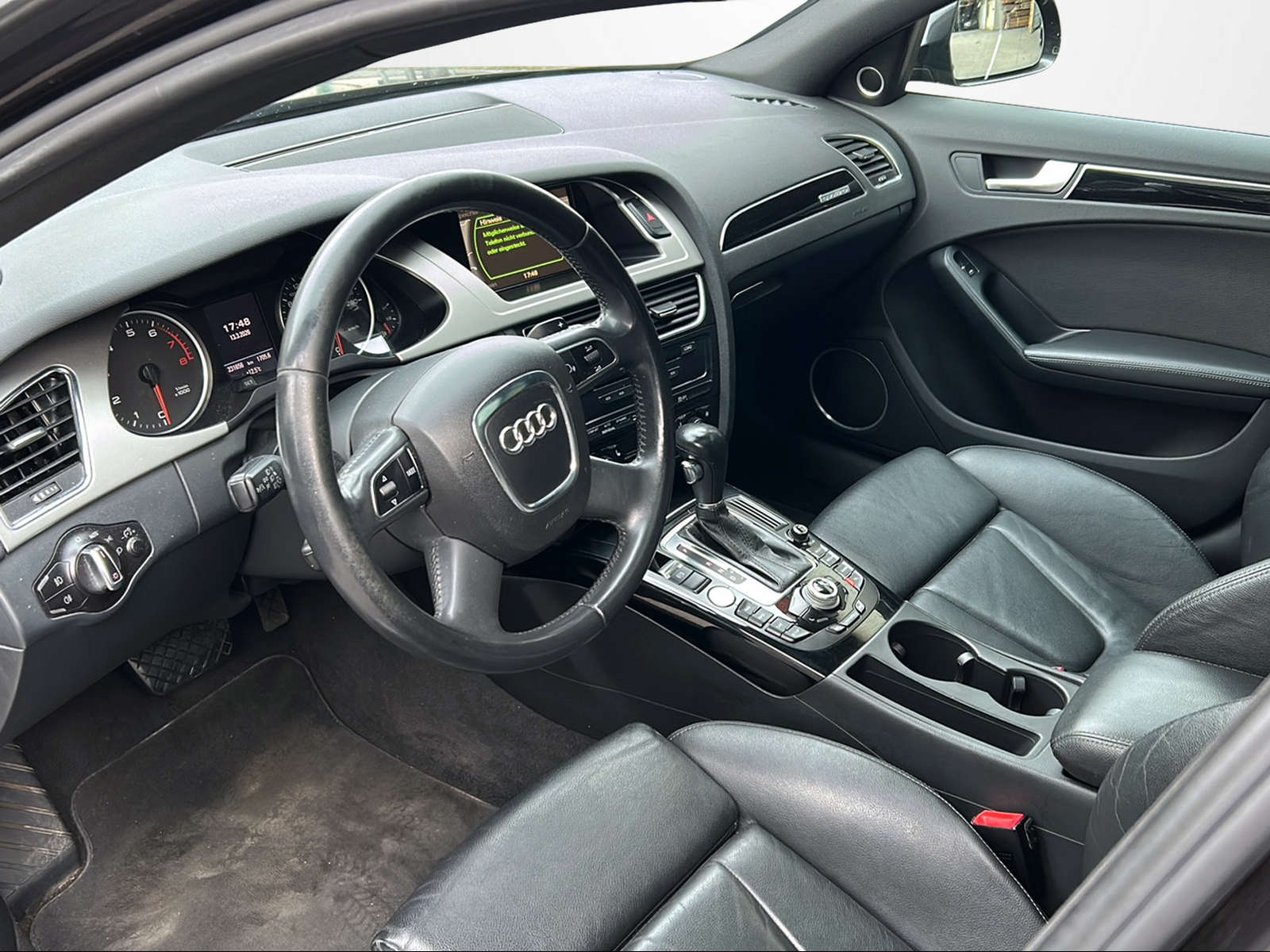AUDI A4 Avant 3.2 FSI quattro tiptronic-image-12
